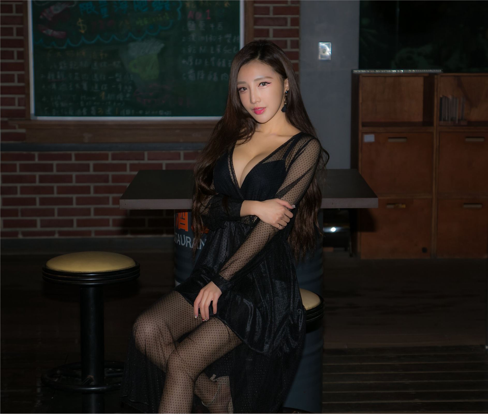 台湾美女书法家赵芸 外拍图集