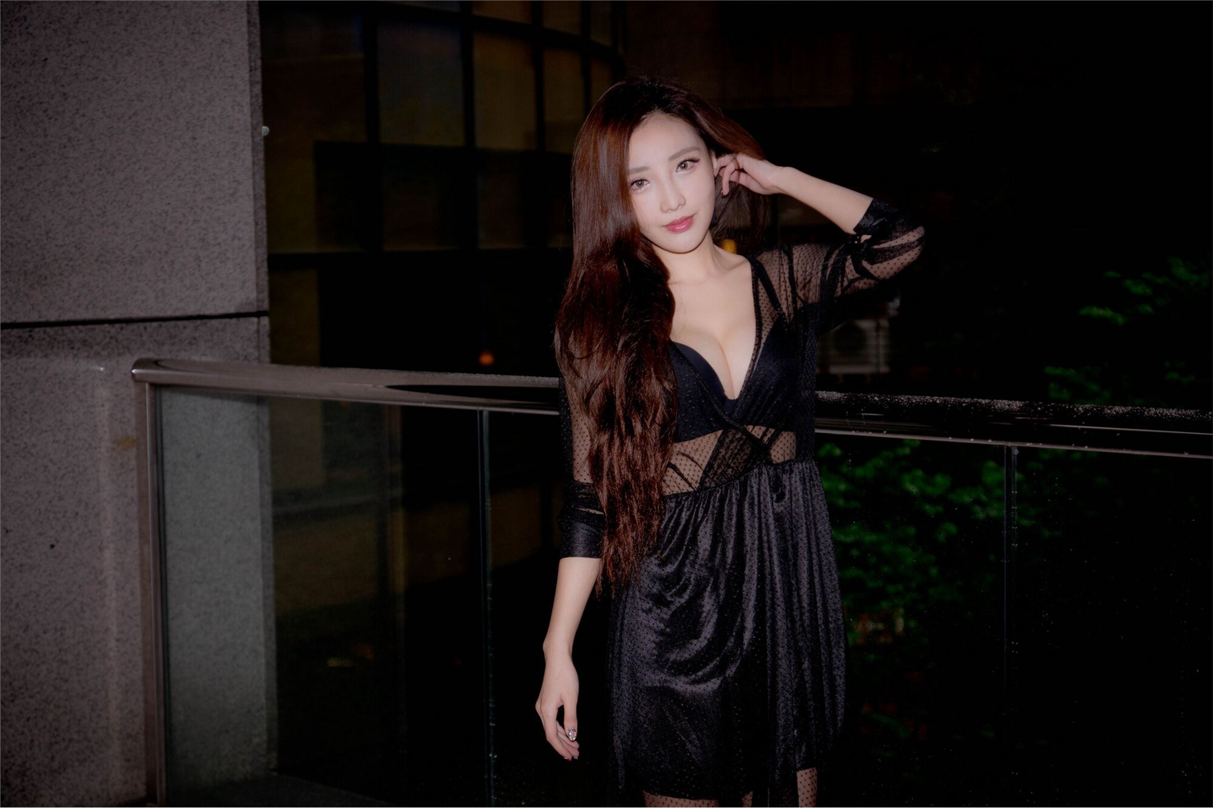 台湾美女书法家赵芸 外拍图集