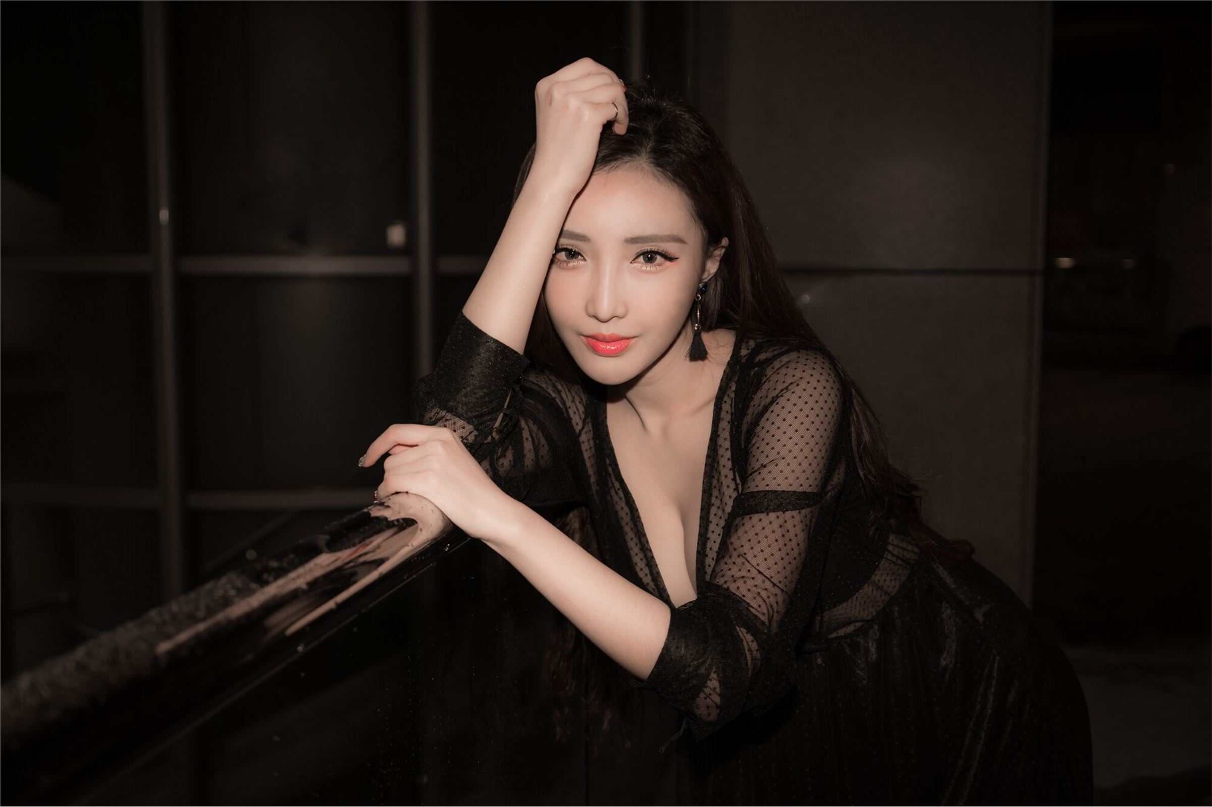 台湾美女书法家赵芸 外拍图集