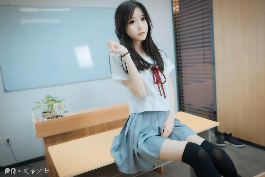 发条少女 - 尾随颜控少女