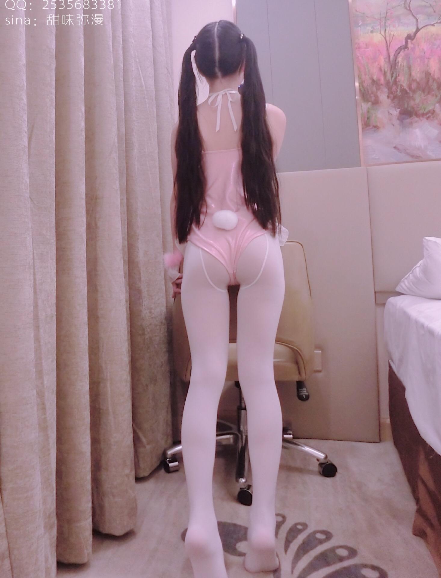 萌白酱(甜味弥漫) – 可爱的粉色小兔子