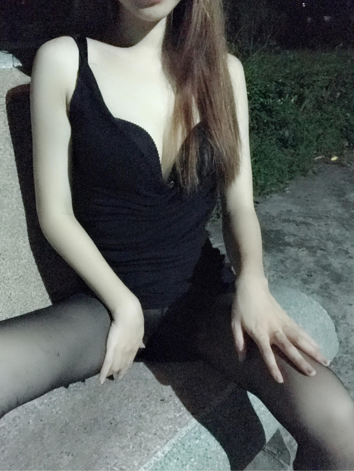 户外黑丝露出  隔壁小姐姐