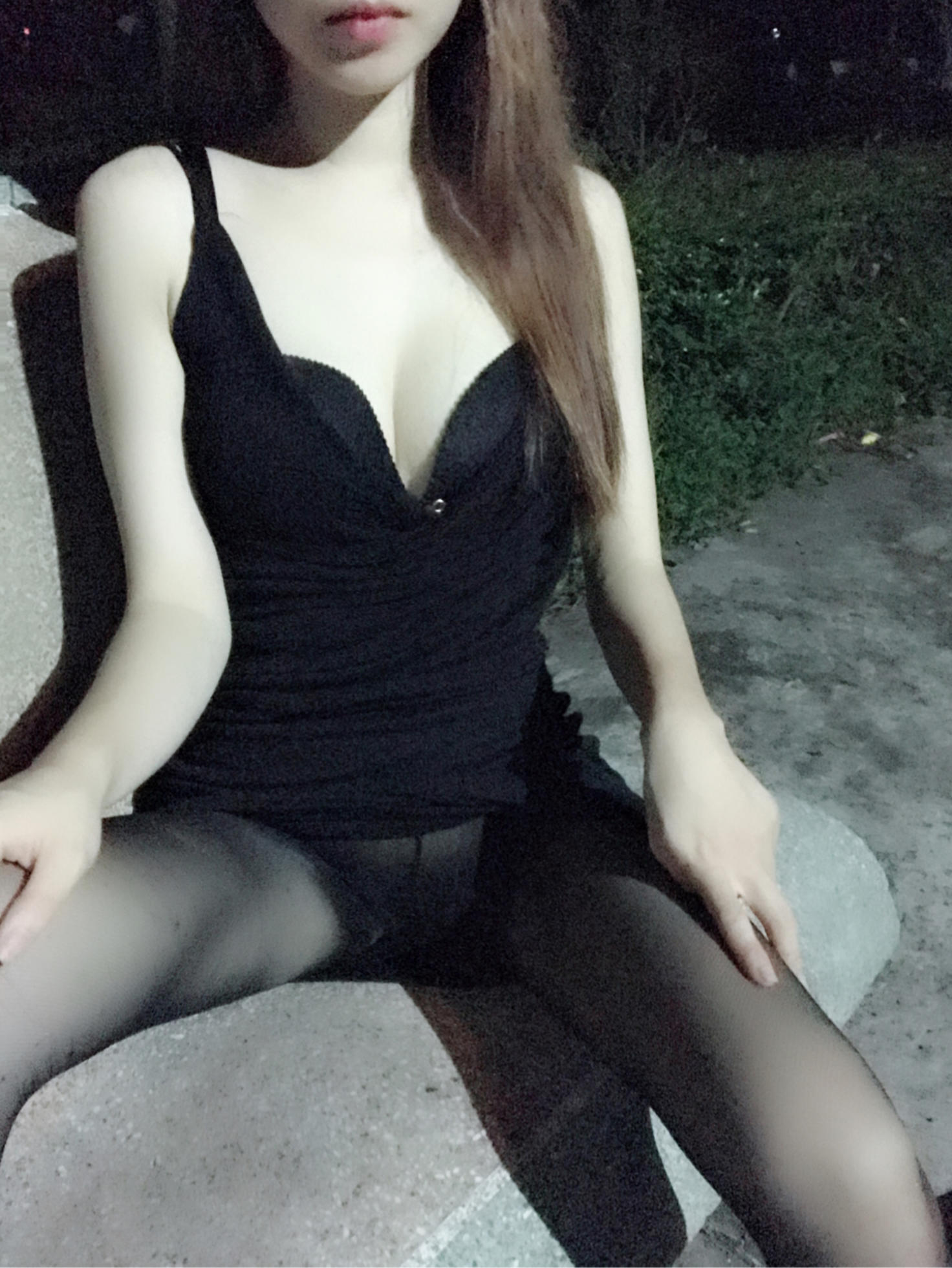 户外黑丝露出  隔壁小姐姐