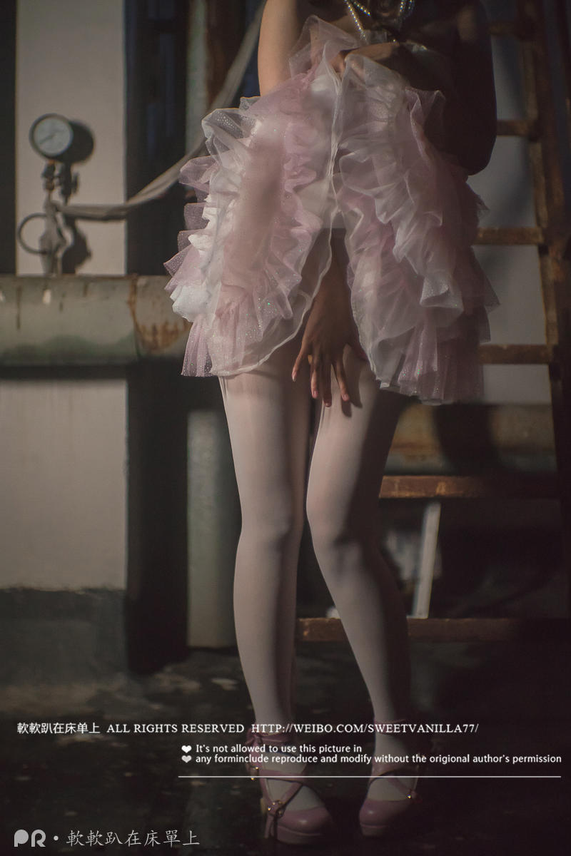 軟軟趴在床單上新年合集