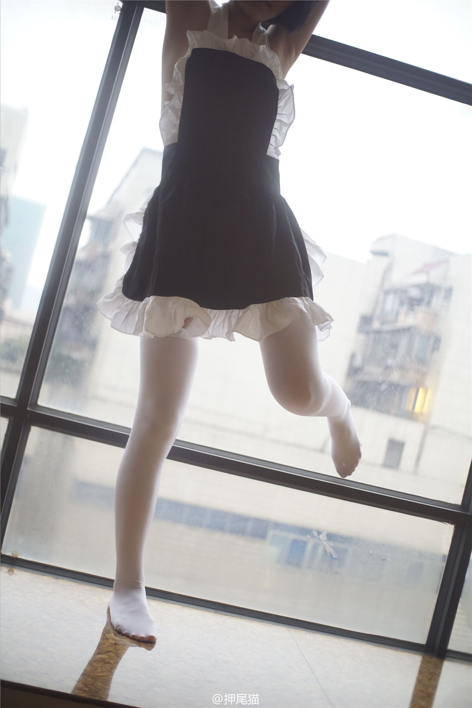 押尾猫-白丝女仆