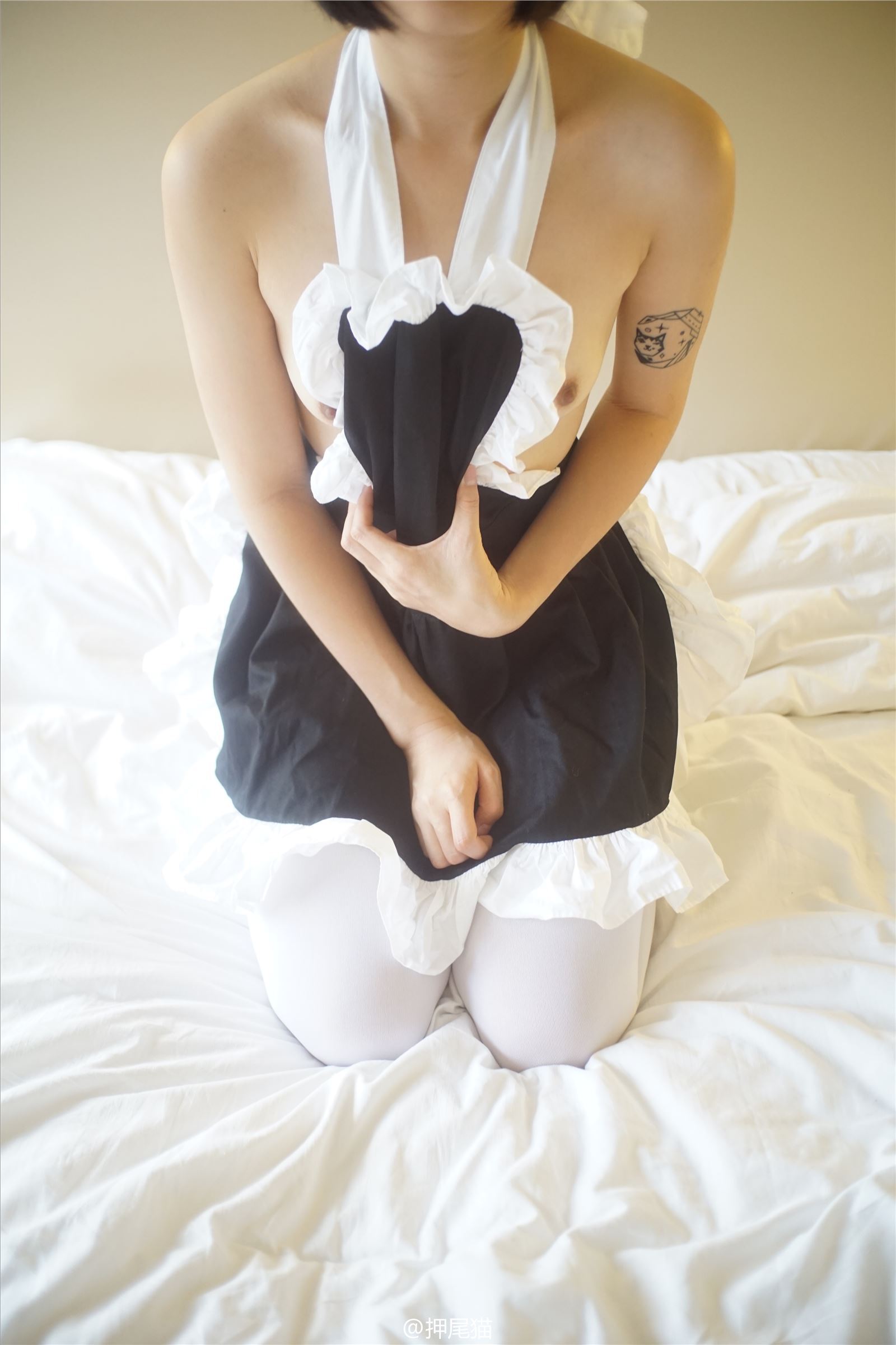 押尾猫-白丝女仆