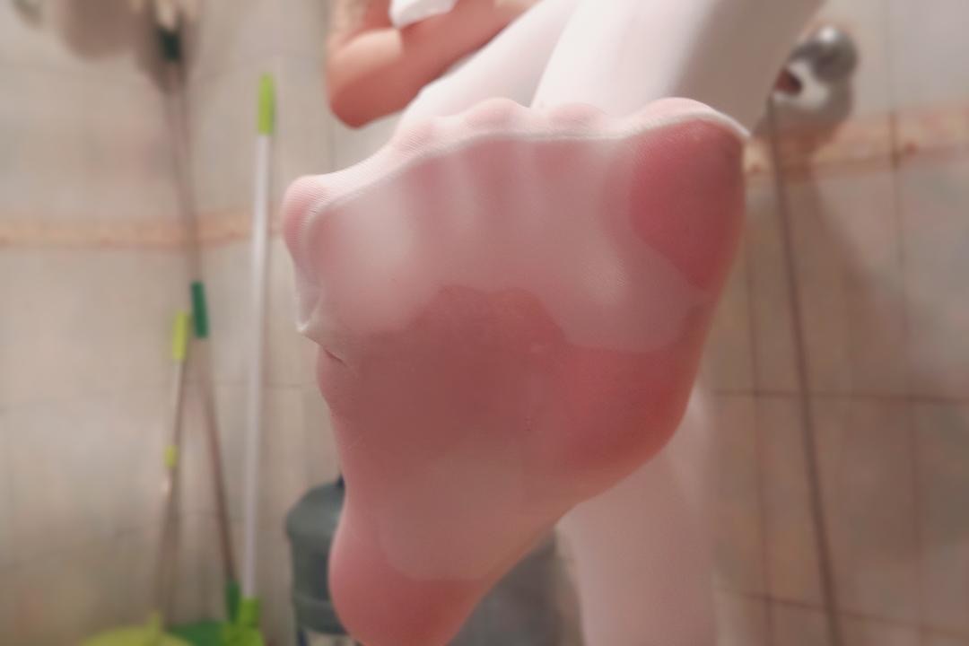 兜兜飞 白丝淋浴