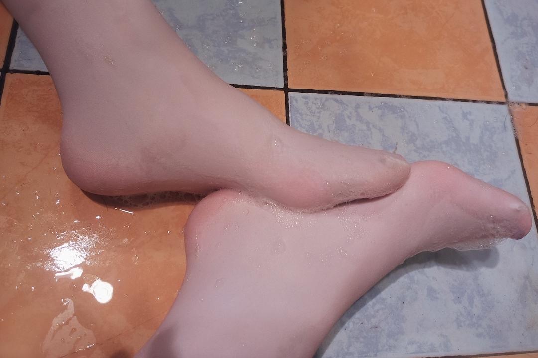 兜兜飞 白丝淋浴