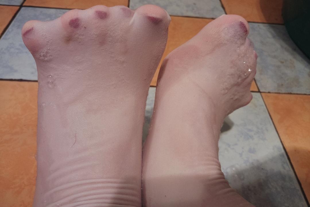 兜兜飞 白丝淋浴