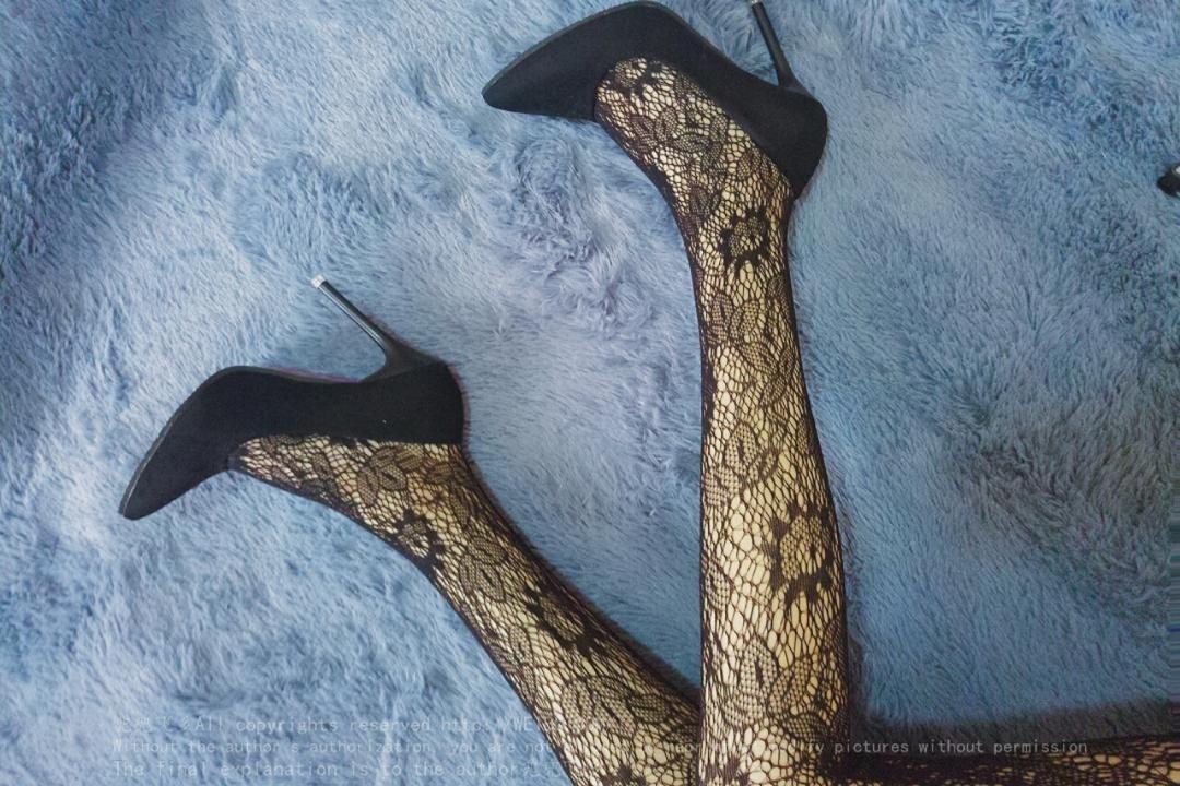 兜兜飞 第一次穿高跟