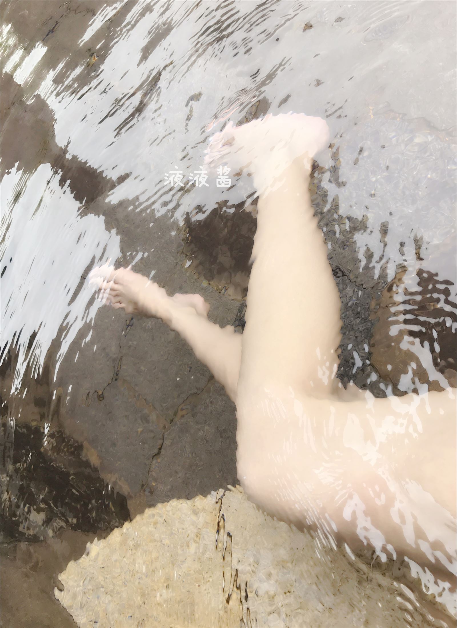 萝莉液液酱YeYe - 户外温泉露出