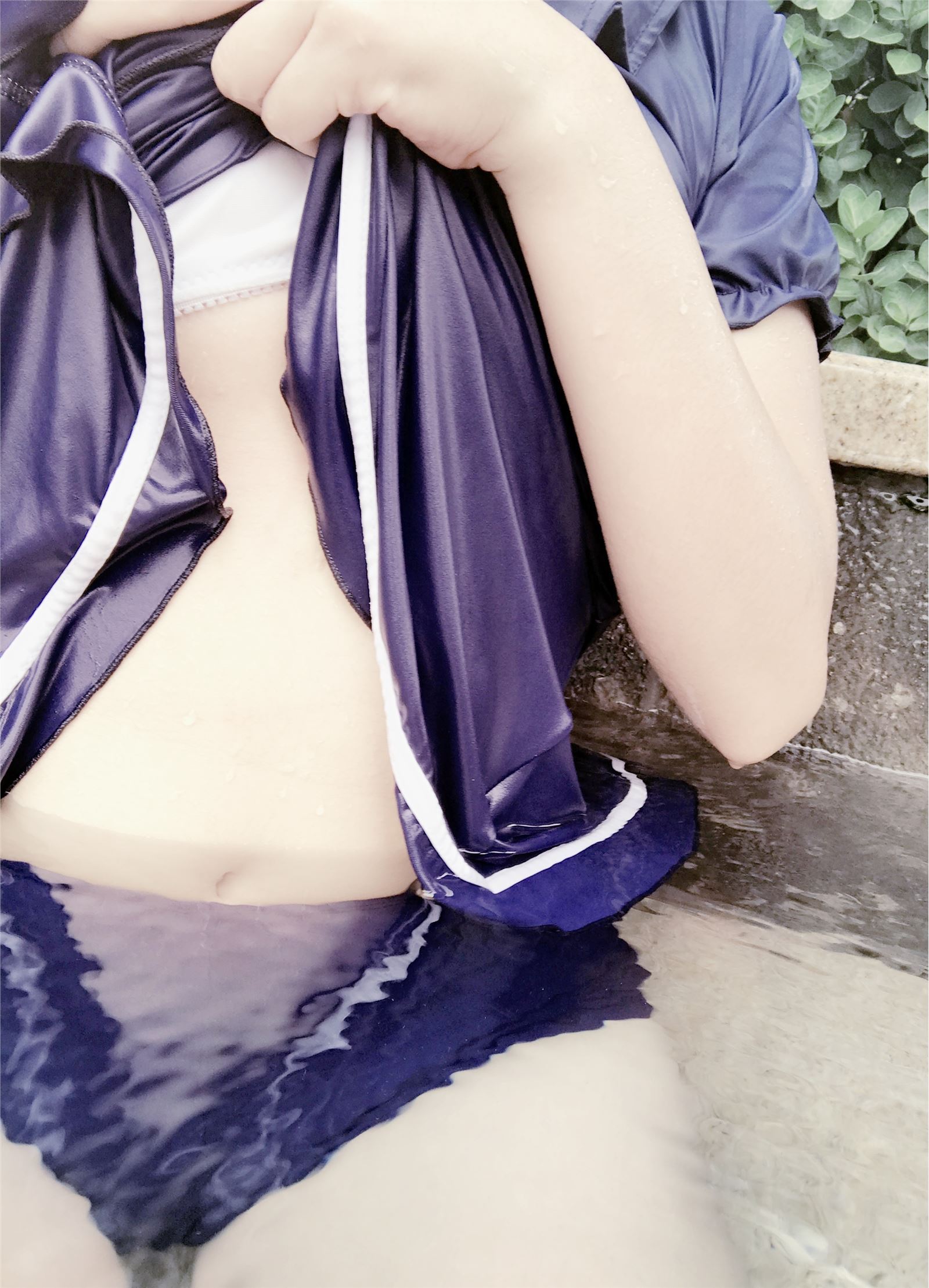 萝莉液液酱YeYe - 户外温泉露出