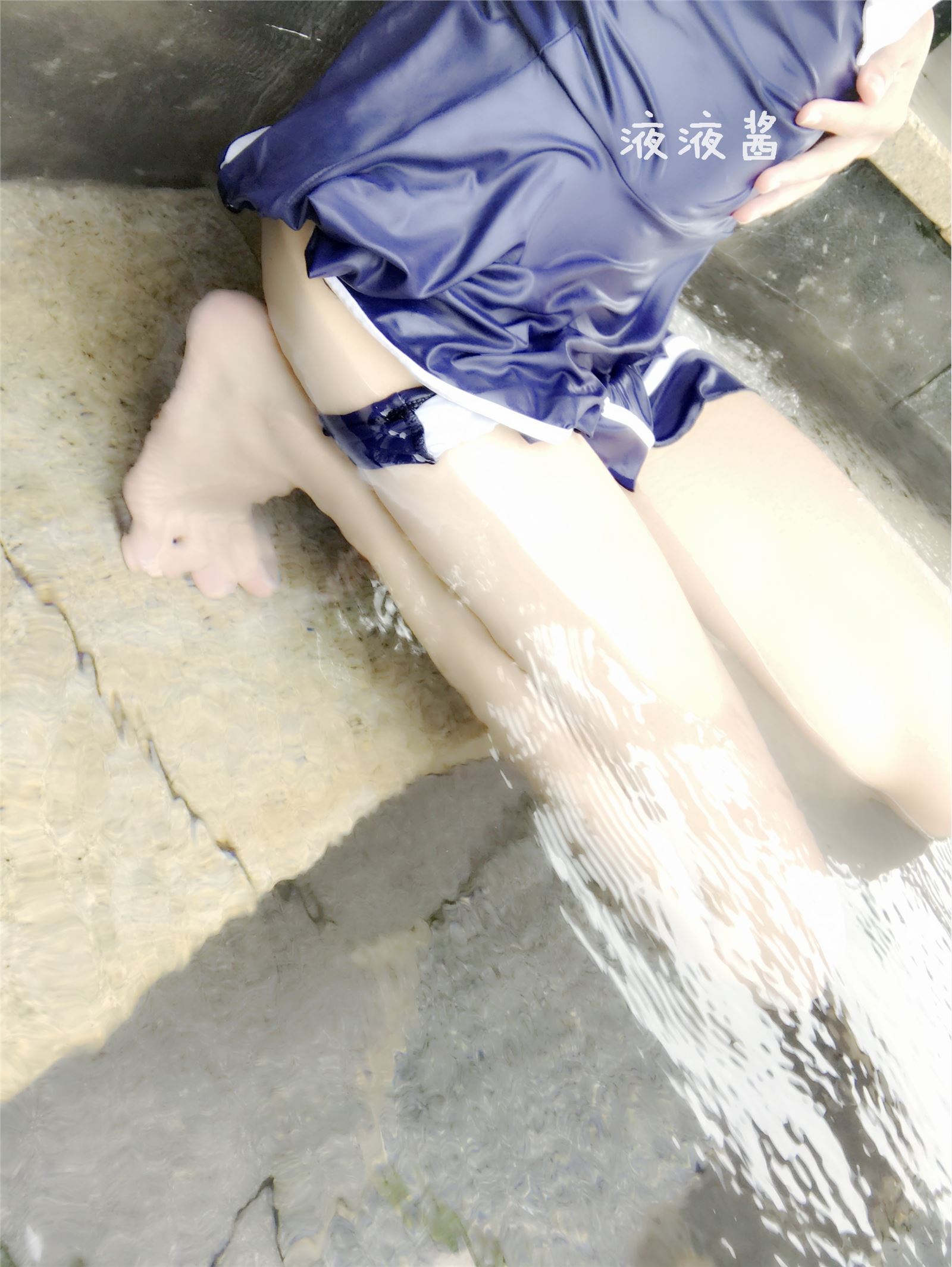 萝莉液液酱YeYe - 户外温泉露出