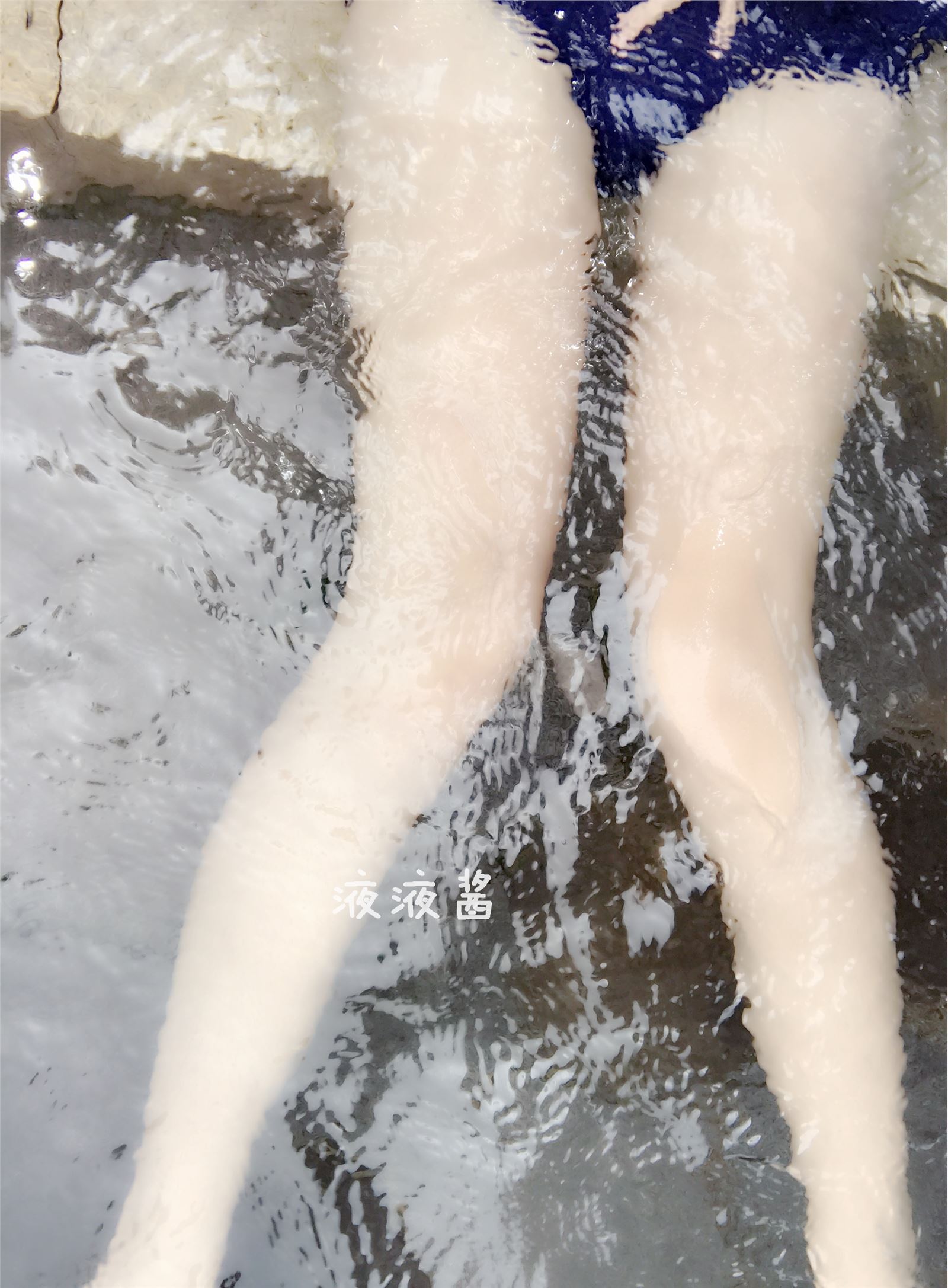 萝莉液液酱YeYe - 户外温泉露出