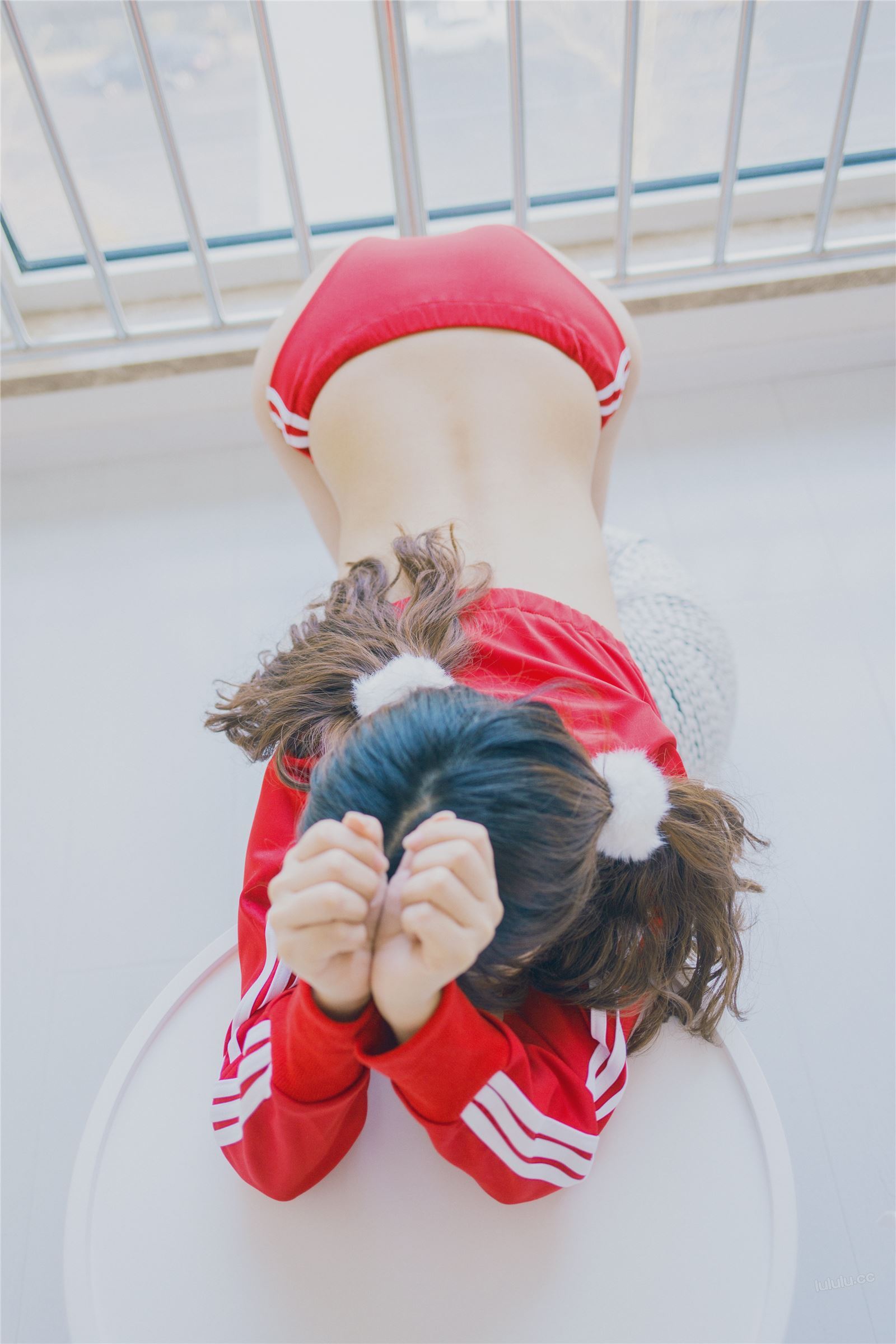 杏仁-红色运动装