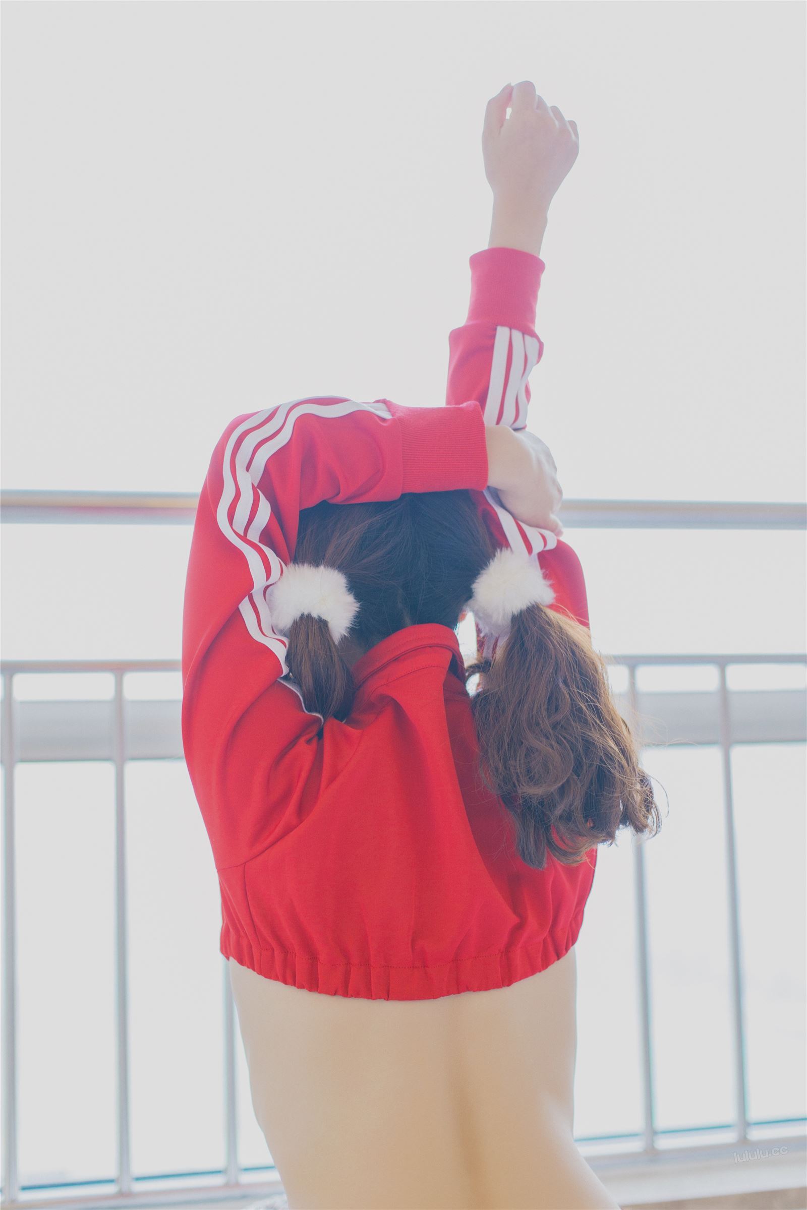 杏仁-红色运动装