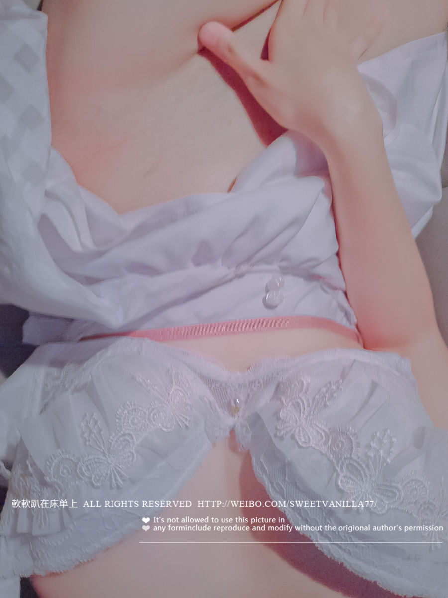 网红嫩妹软软趴在床单上 - 私家车2