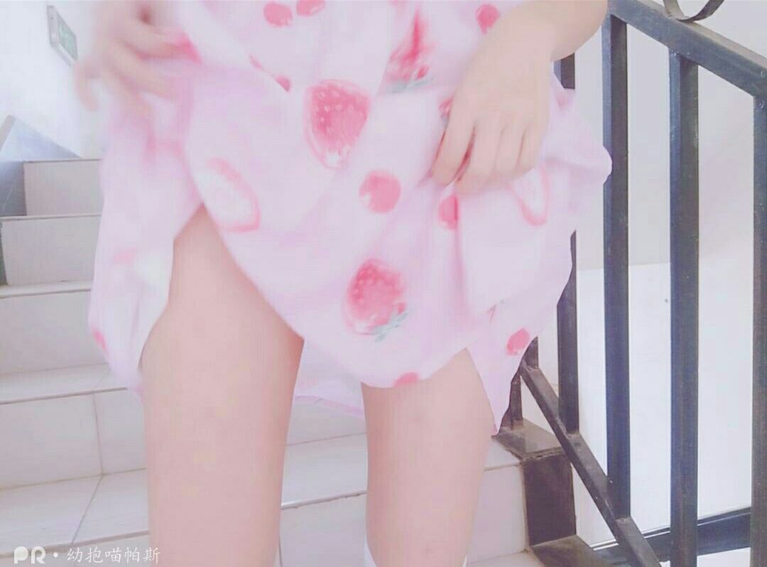 幼鱼抱猫 - 窗前羞耻play有赠品