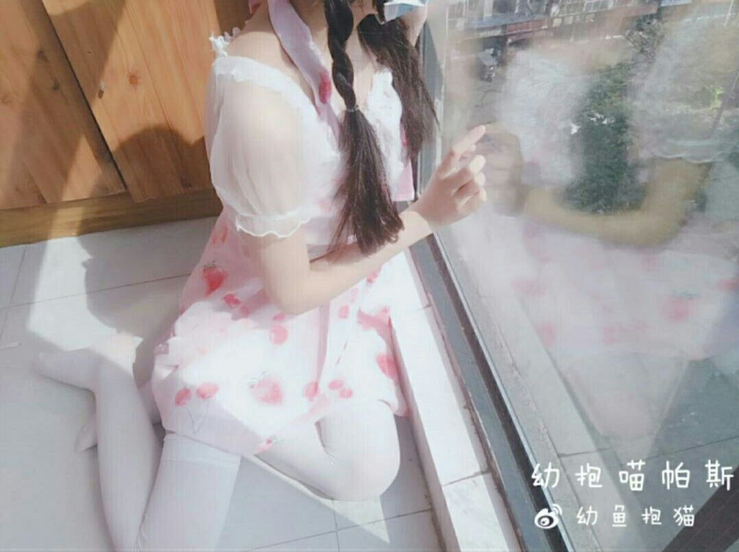 幼鱼抱猫 - 窗前羞耻play有赠品