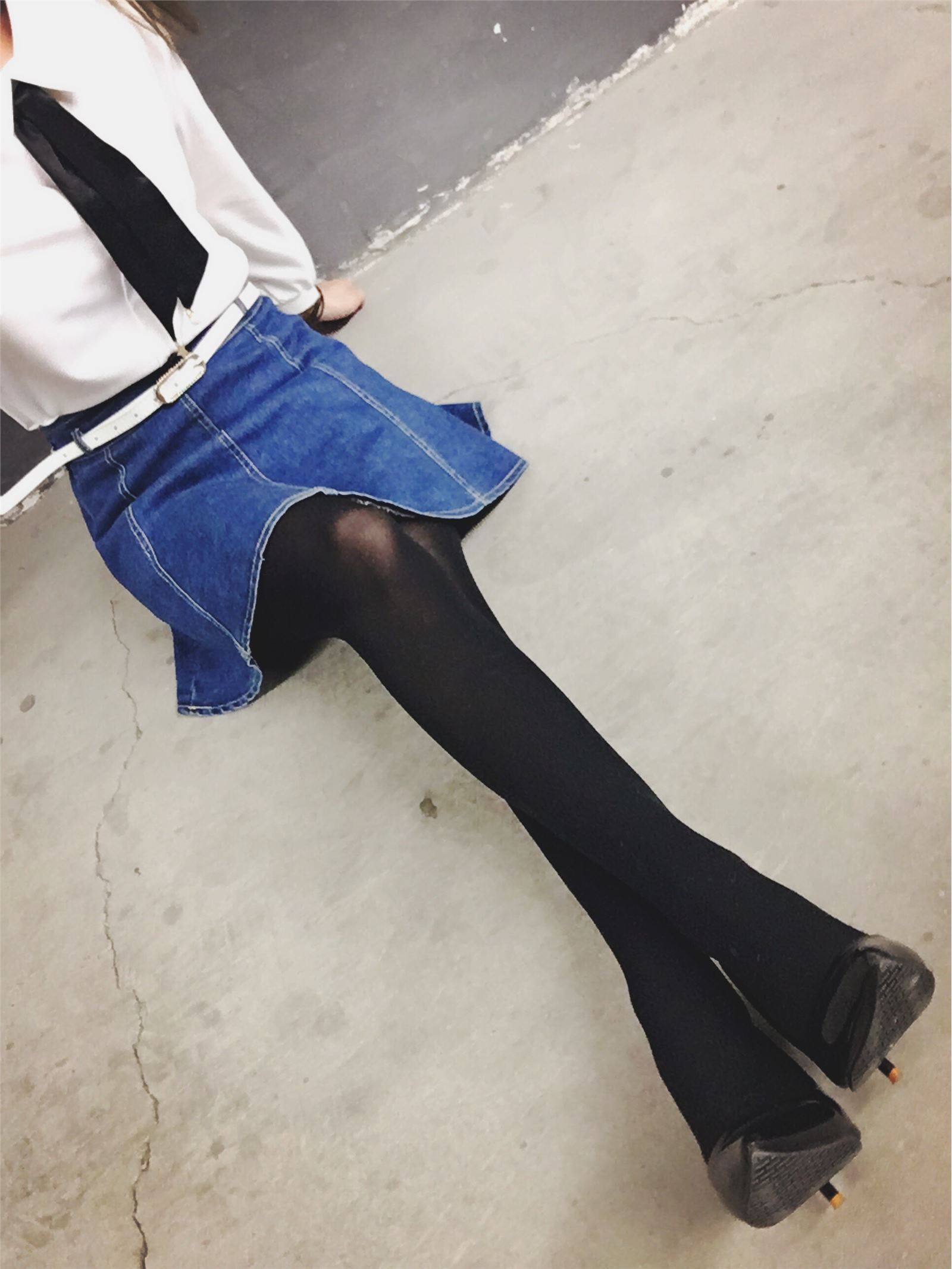 笔芯app邪魔暖暖-白天使与女特务