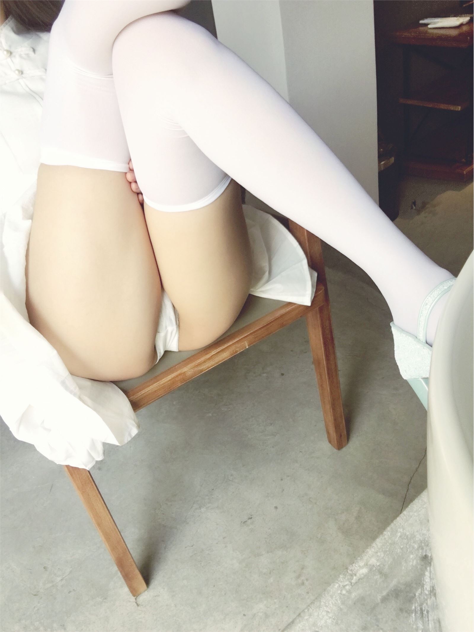 笔芯app邪魔暖暖-白天使与女特务