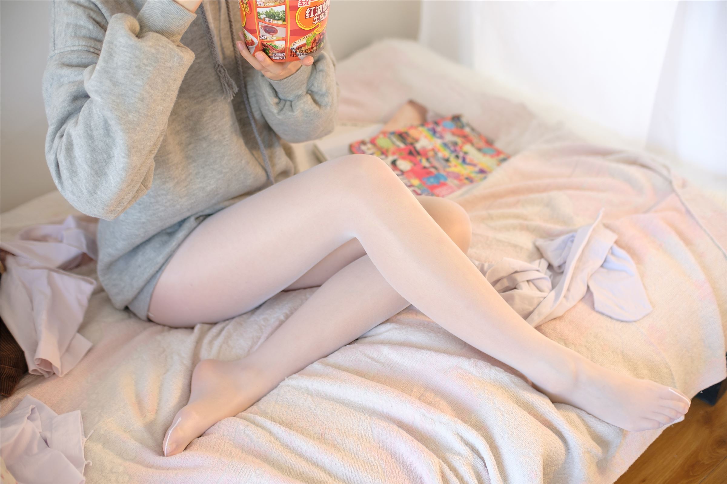 阿拉希武器酱-居家少女的白丝秀