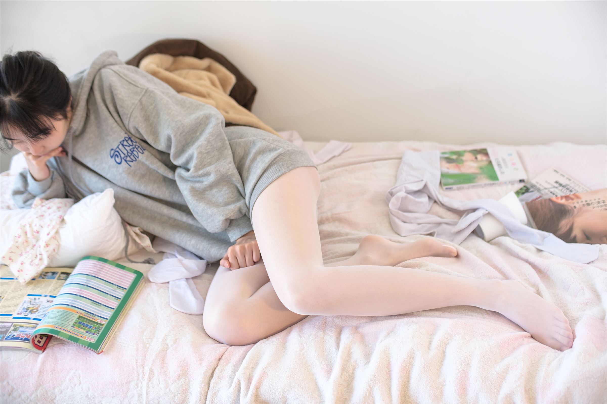 阿拉希武器酱-居家少女的白丝秀