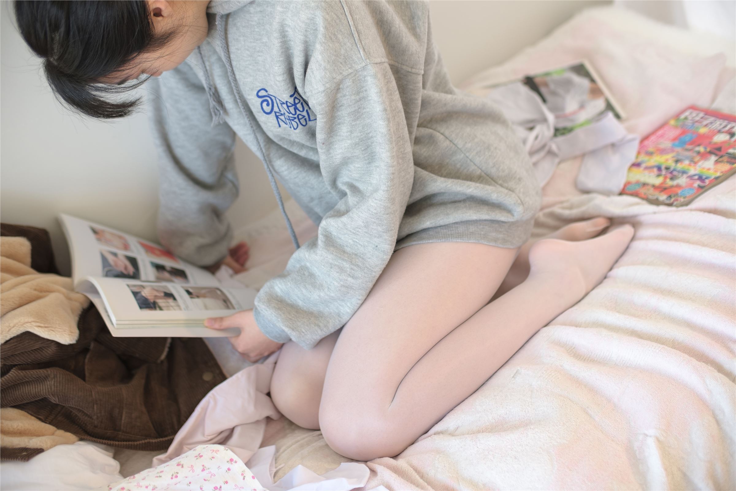 阿拉希武器酱-居家少女的白丝秀