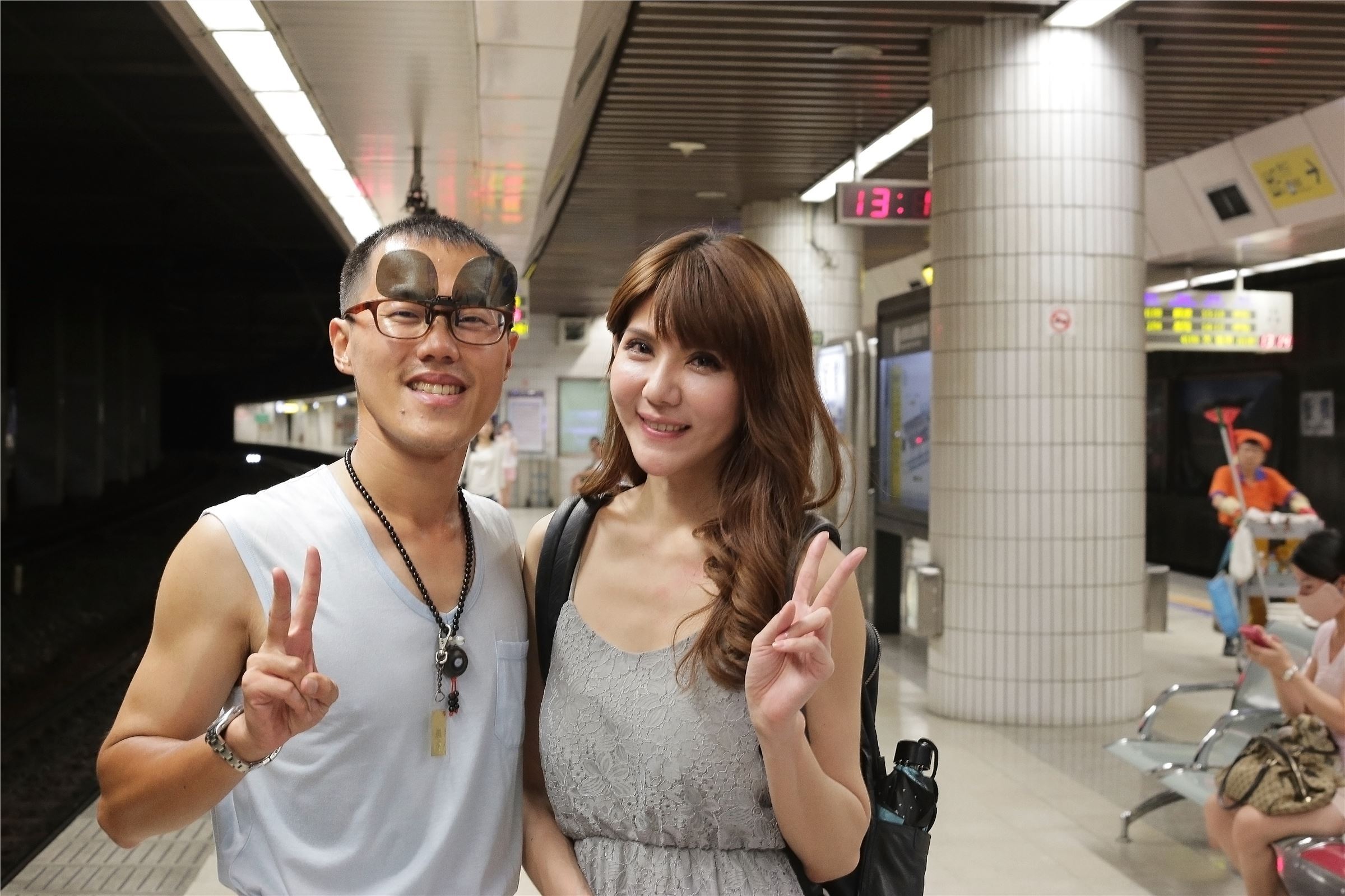 风情万种的Maggie外拍图集