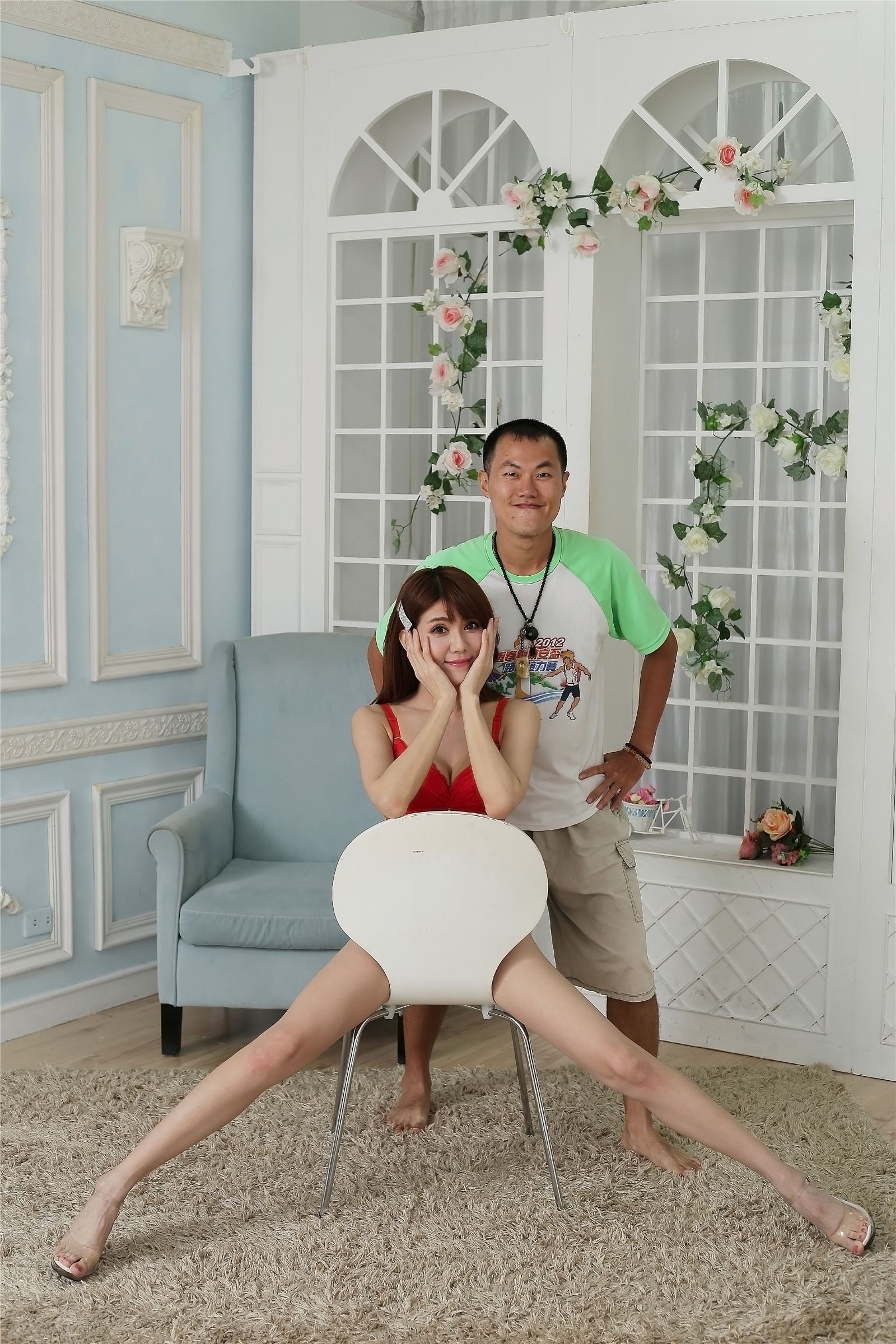 风情万种的Maggie外拍图集