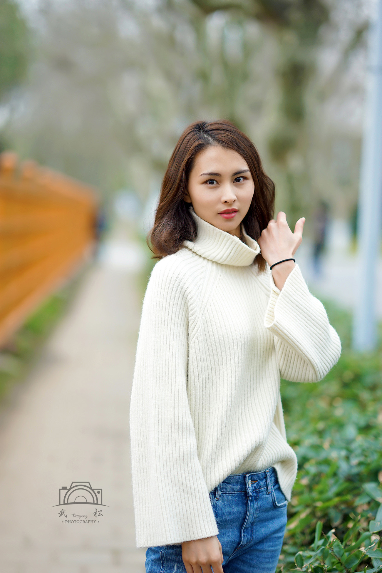 白衣牛仔裤美女户外性感写真索尼RX0试拍 [tsuigeng]