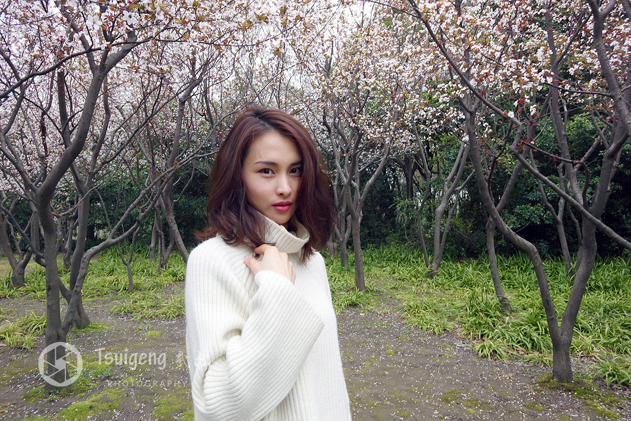 白衣牛仔裤美女户外性感写真索尼RX0试拍 [tsuigeng]