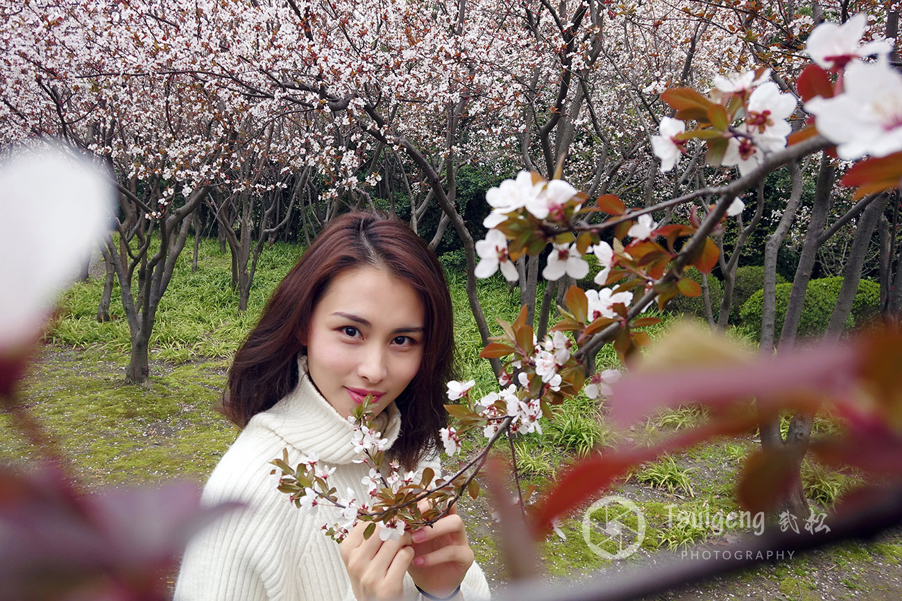 白衣牛仔裤美女户外性感写真索尼RX0试拍 [tsuigeng]