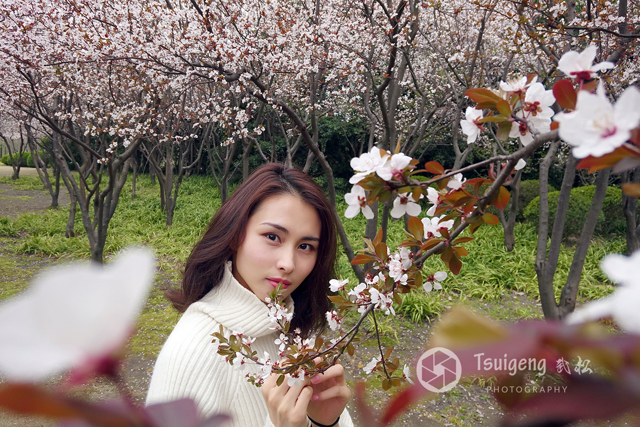 白衣牛仔裤美女户外性感写真索尼RX0试拍 [tsuigeng]