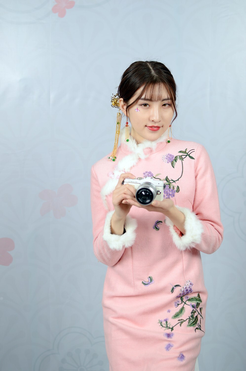 2018上海Olympus展会旗袍装嫩模 [伊港伊戆以刚]