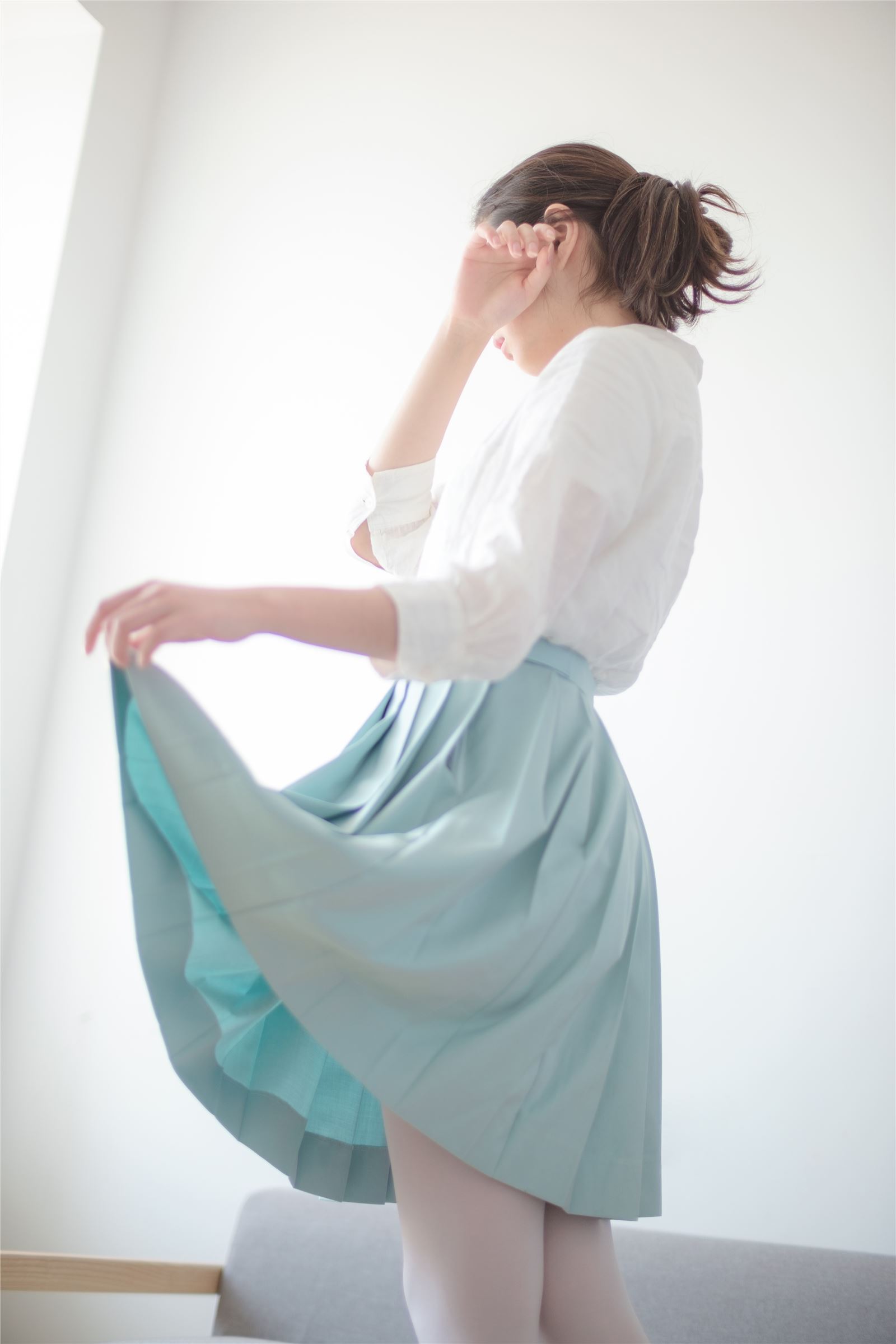 [森萝财团]萝莉丝足写真 R15-003 水嫩白丝