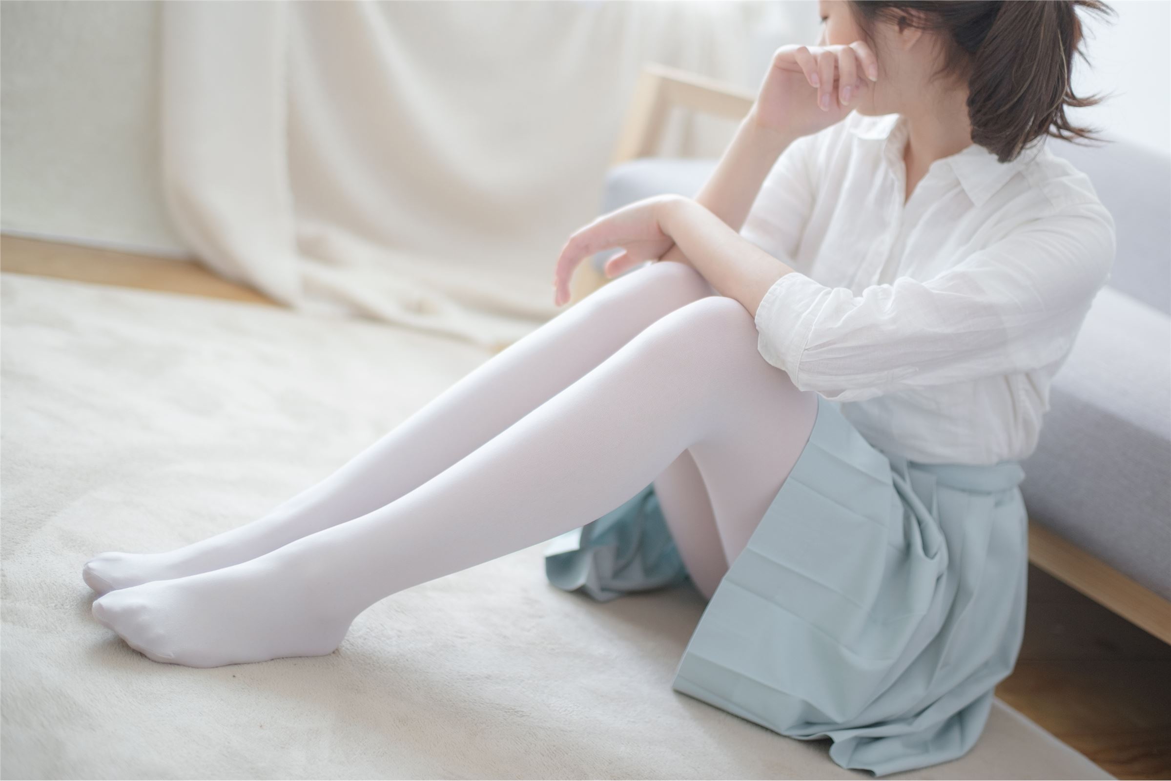 [森萝财团]萝莉丝足写真 R15-003 水嫩白丝