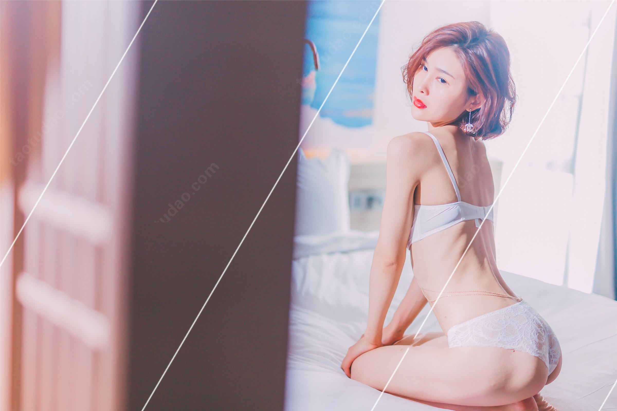 网红模特闫盼盼最新7月写真套图-女皇