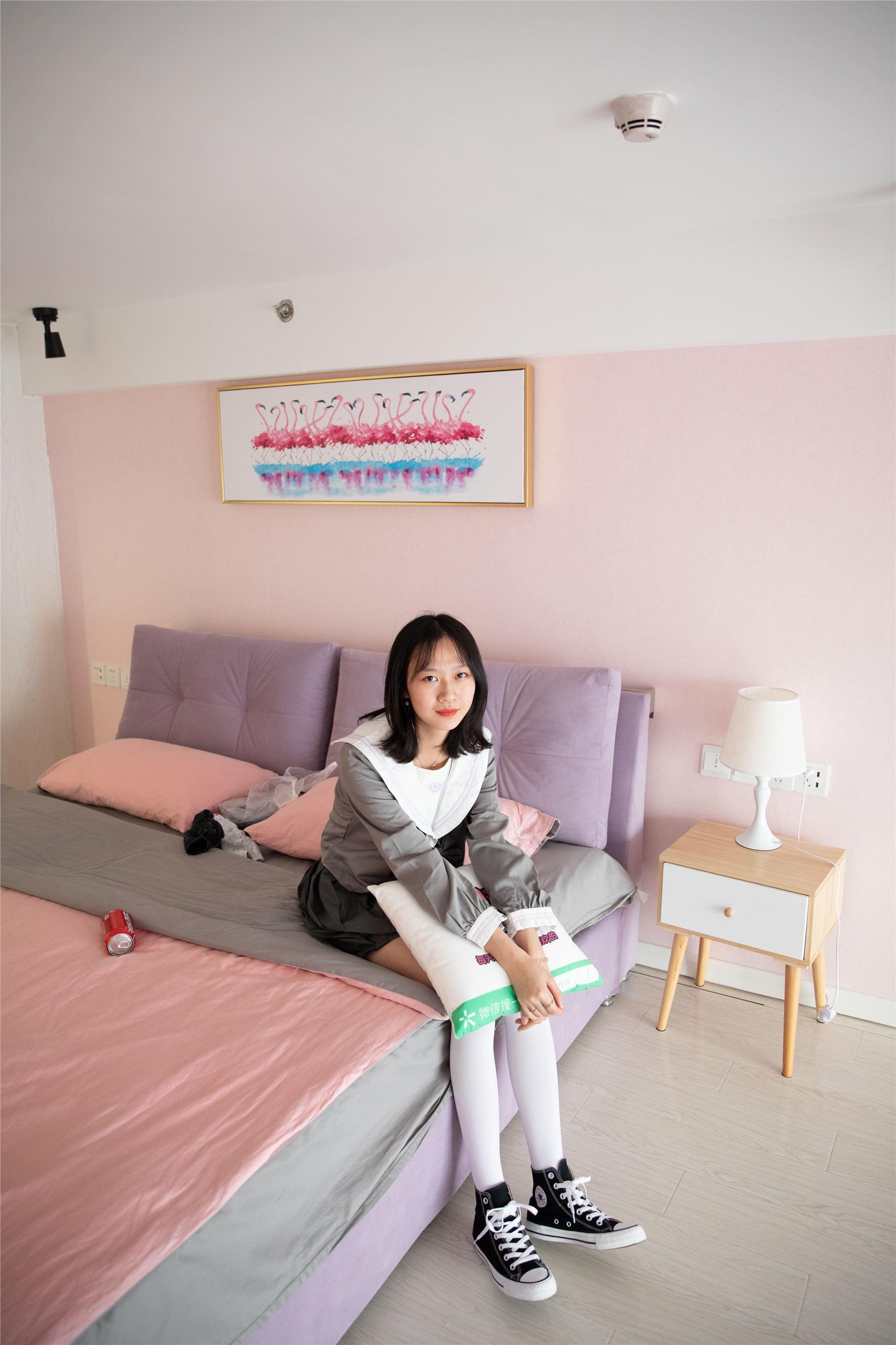 物恋传媒 No.112 落落-荷叶边加白色高筒袜，卡哇伊