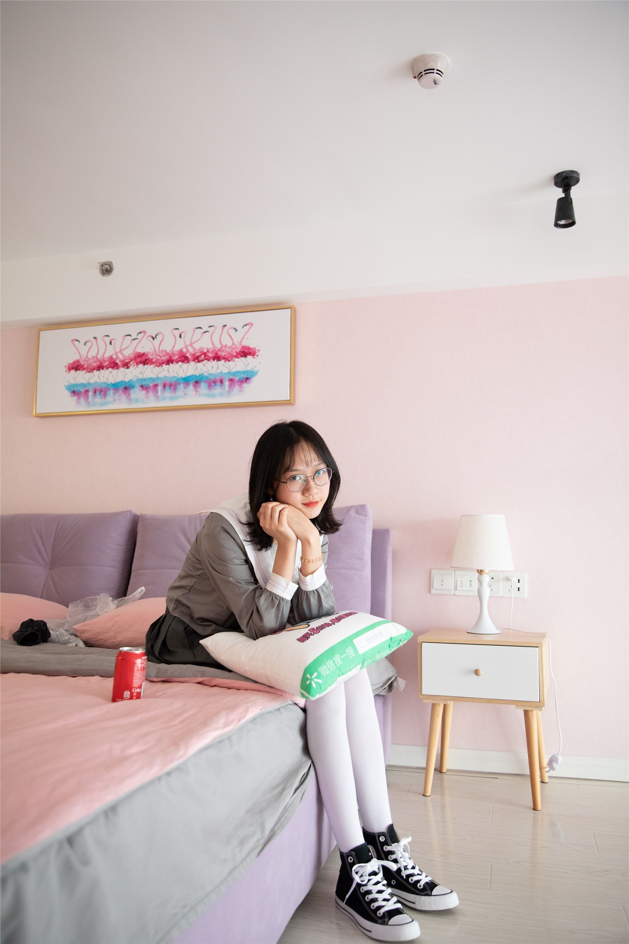 物恋传媒 No.112 落落-荷叶边加白色高筒袜，卡哇伊