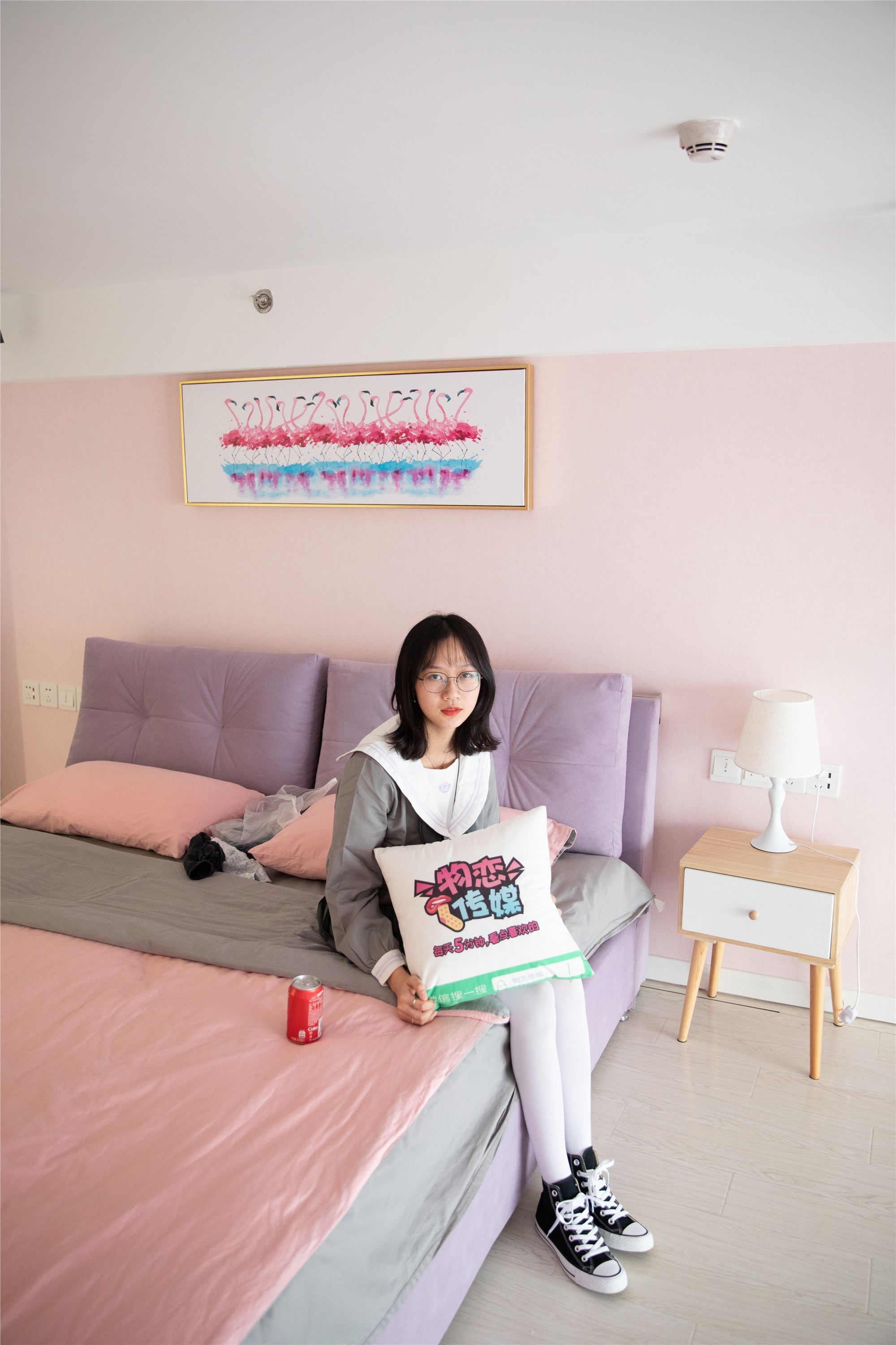 物恋传媒 No.112 落落-荷叶边加白色高筒袜，卡哇伊