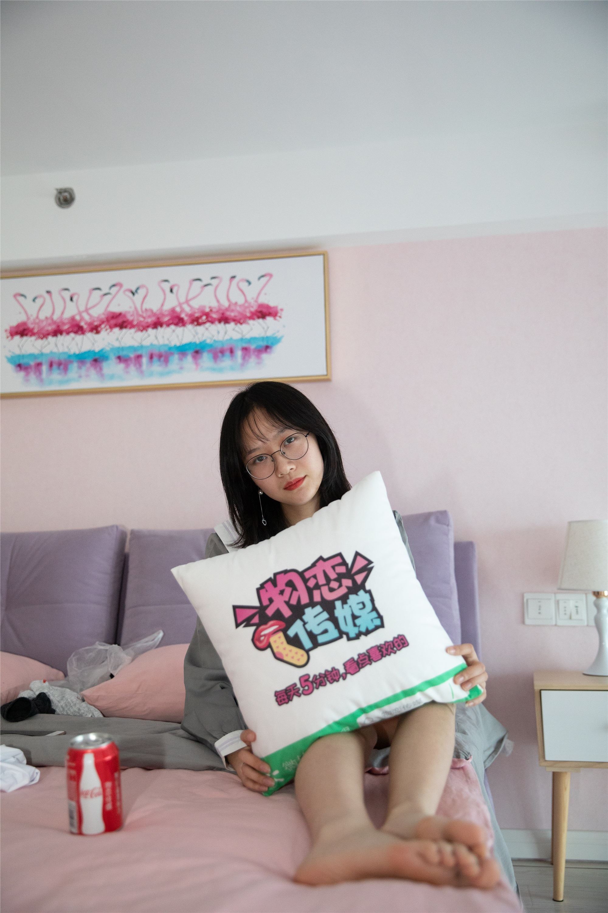 物恋传媒 No.112 落落-荷叶边加白色高筒袜，卡哇伊