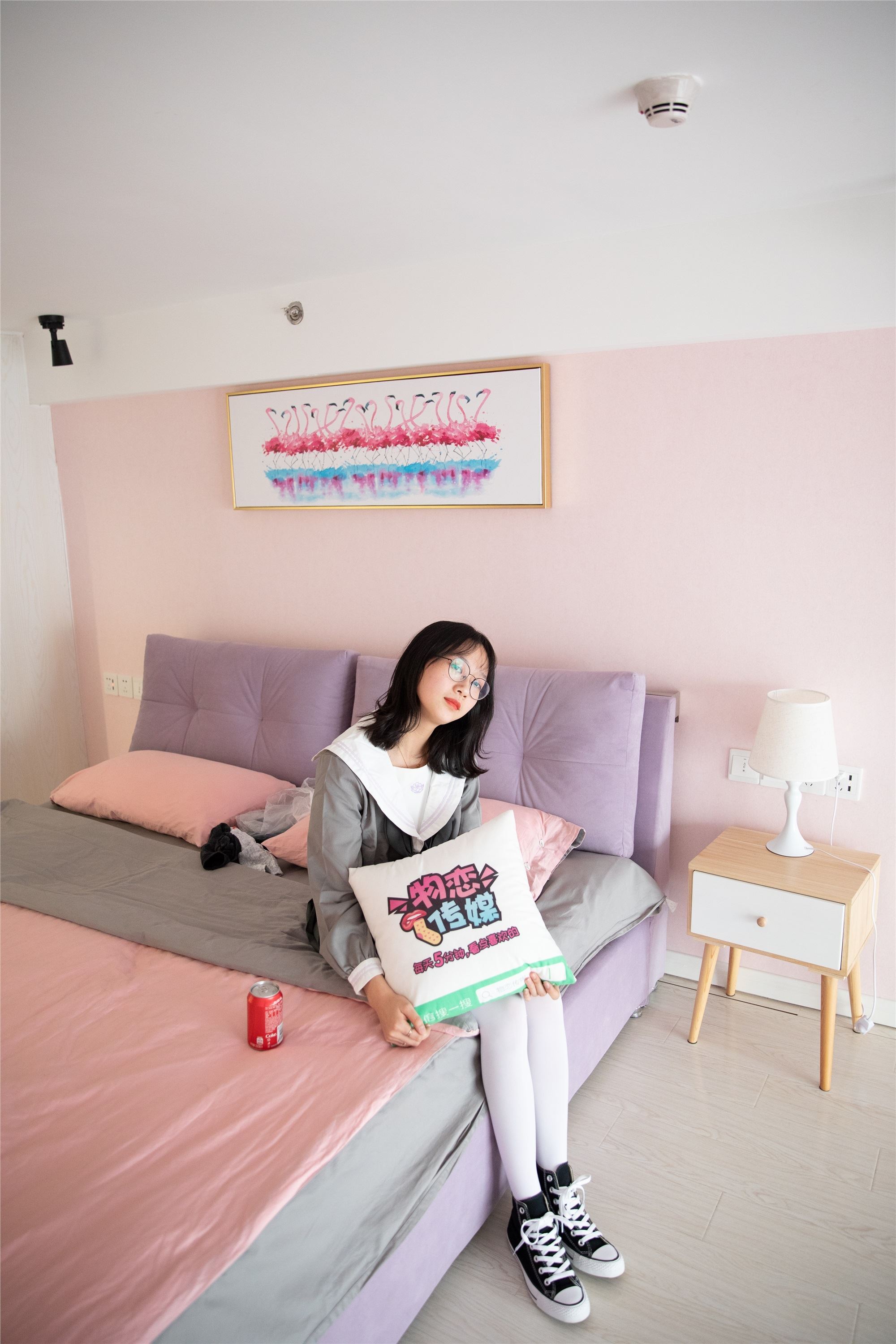 物恋传媒 No.112 落落-荷叶边加白色高筒袜，卡哇伊