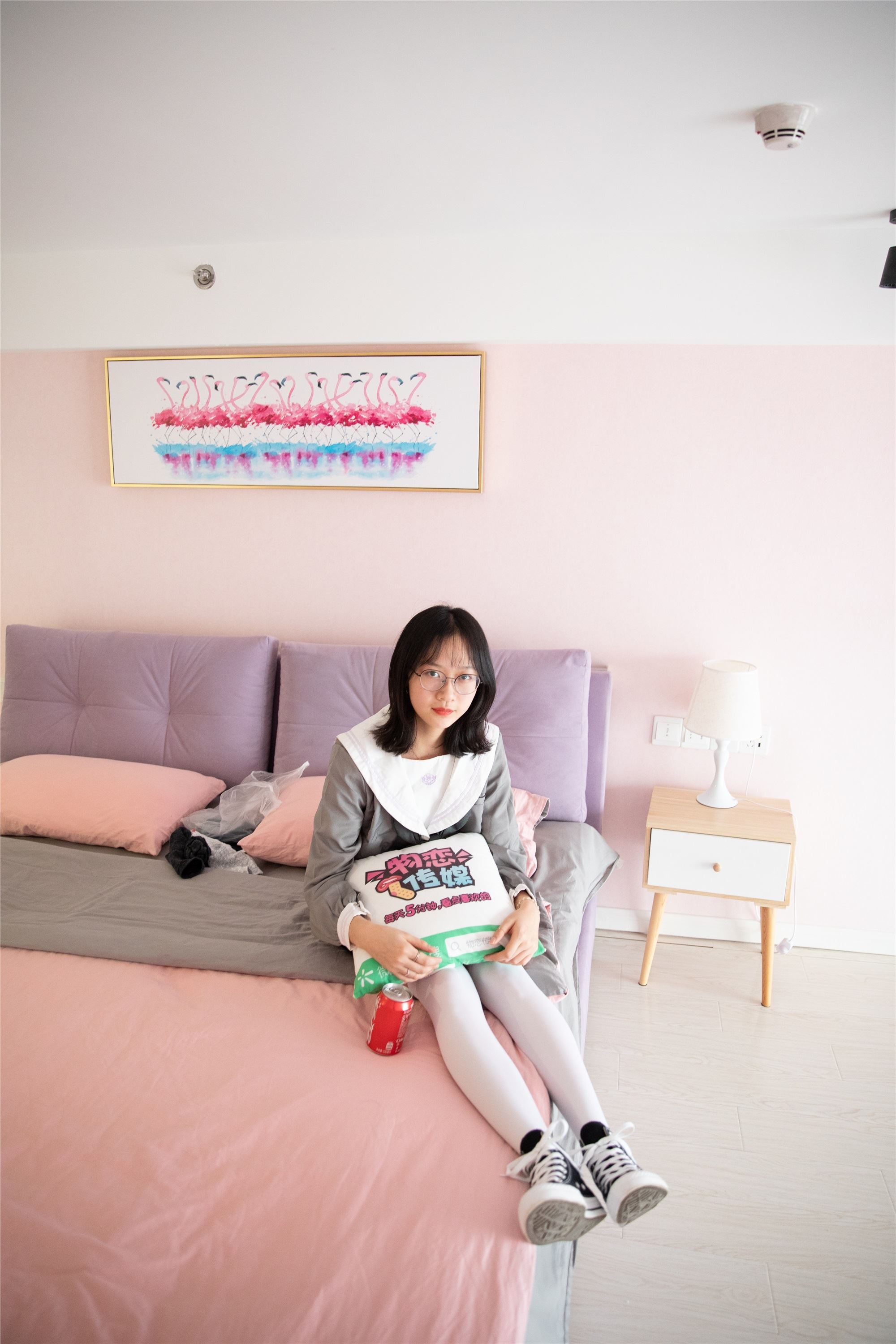 物恋传媒 No.112 落落-荷叶边加白色高筒袜，卡哇伊