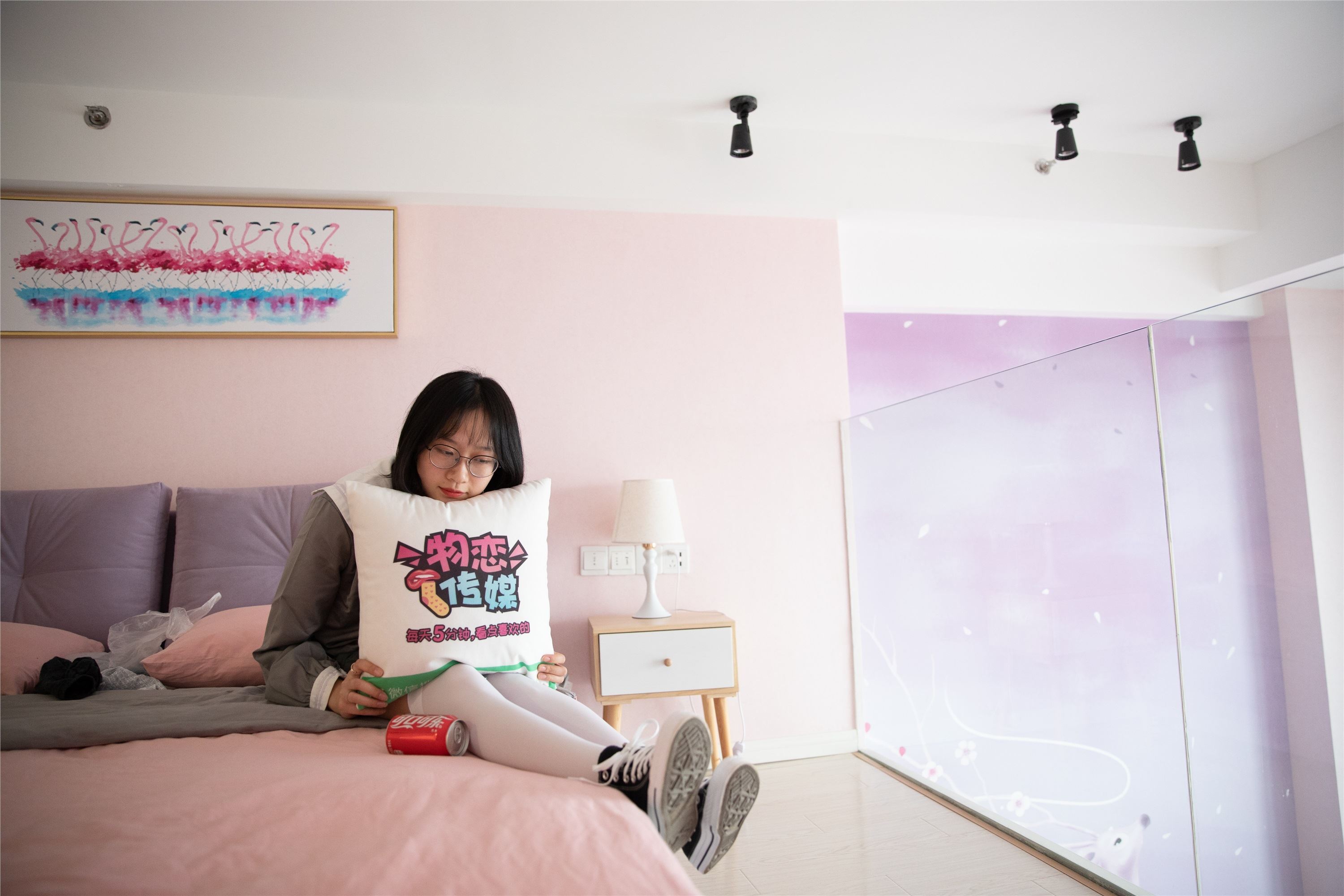 物恋传媒 No.112 落落-荷叶边加白色高筒袜，卡哇伊