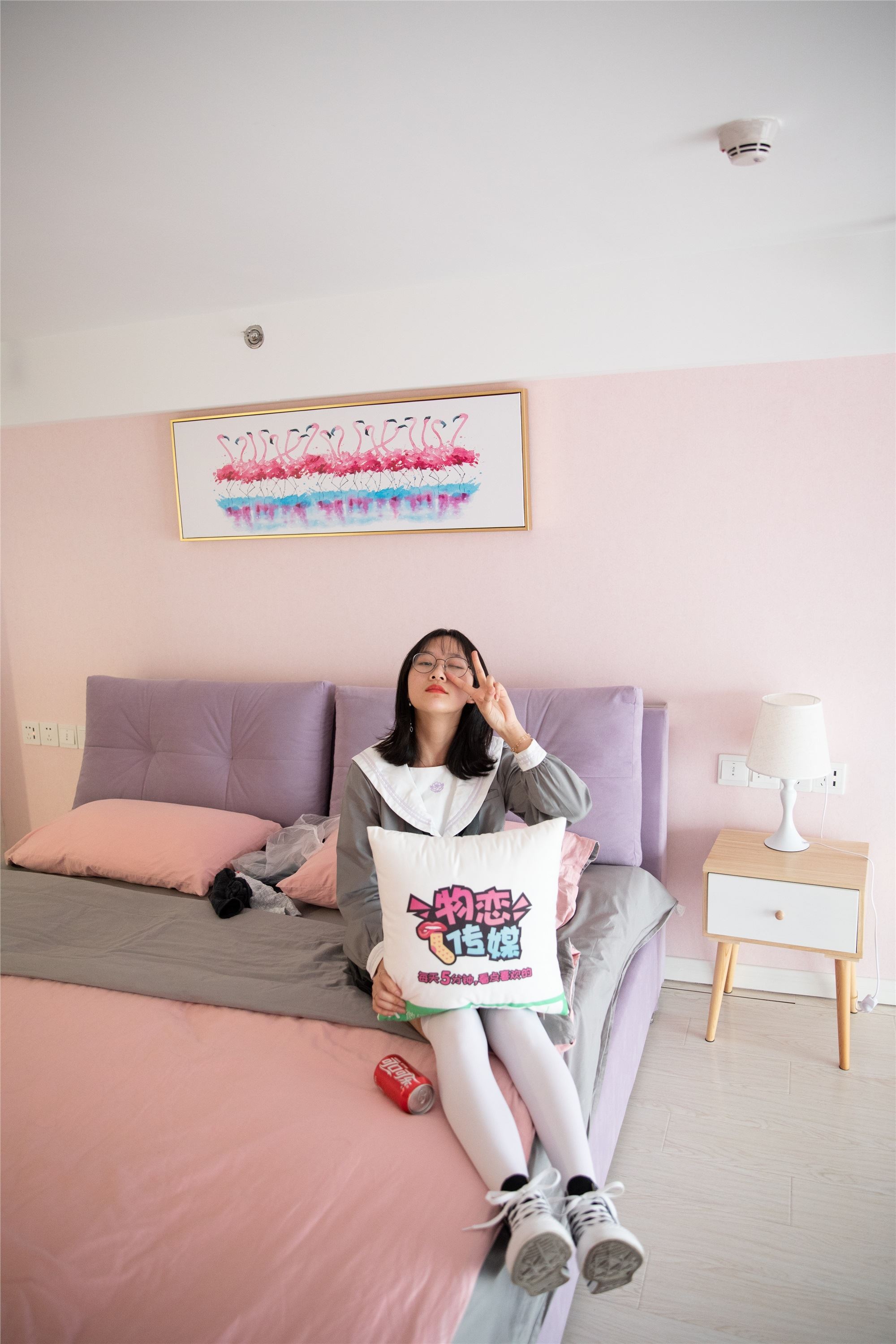 物恋传媒 No.112 落落-荷叶边加白色高筒袜，卡哇伊