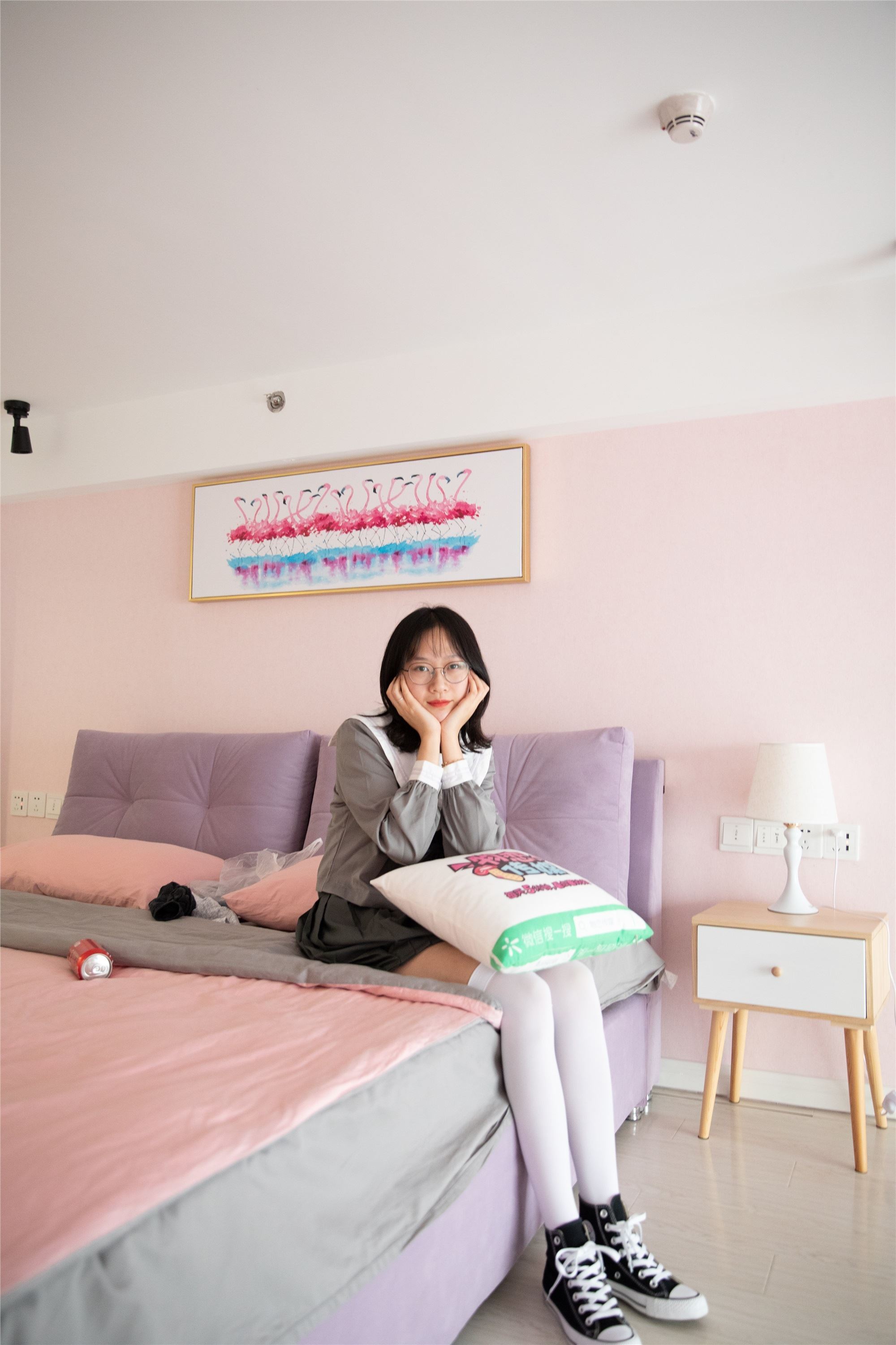 物恋传媒 No.112 落落-荷叶边加白色高筒袜，卡哇伊