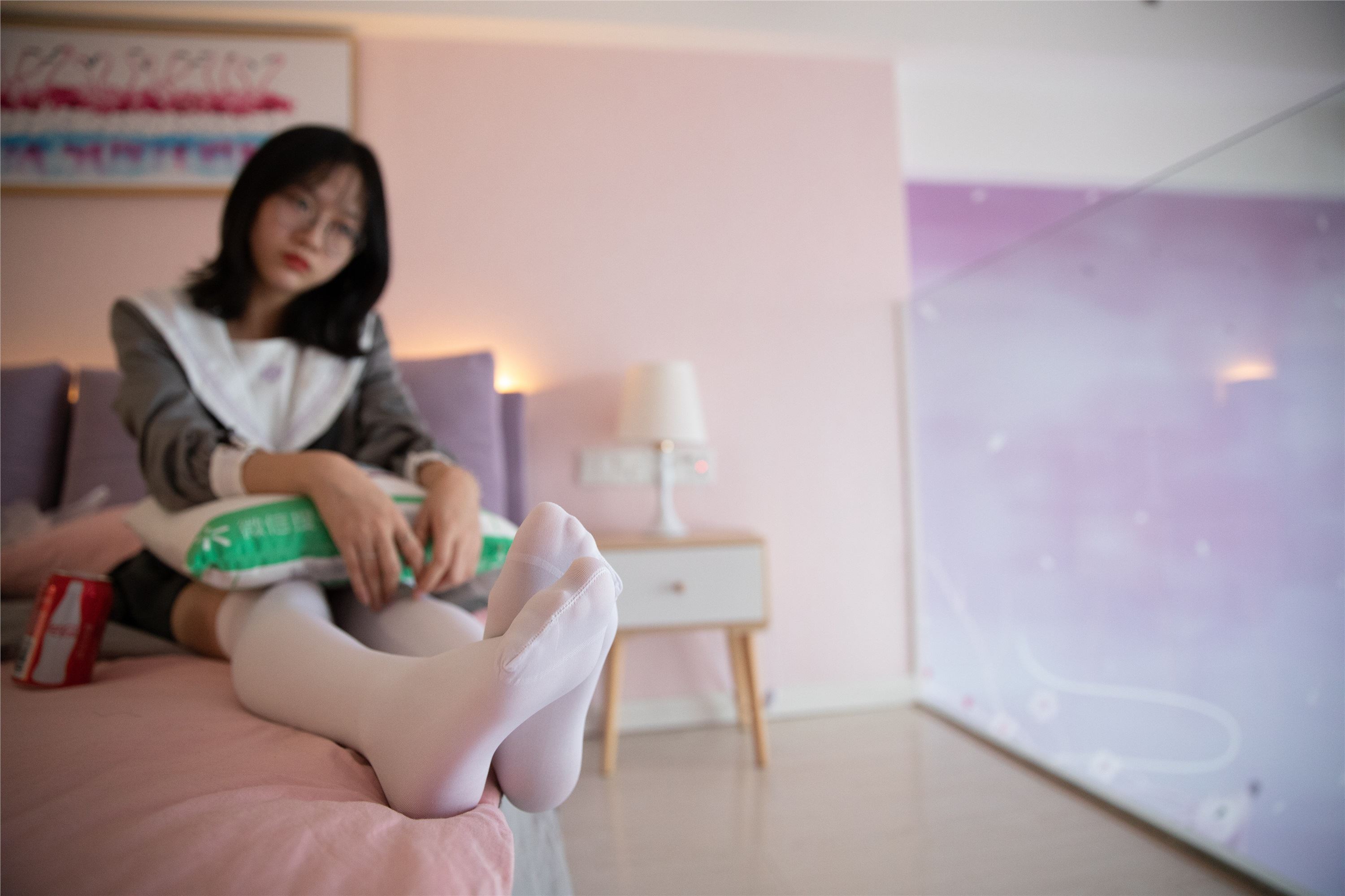 物恋传媒 No.112 落落-荷叶边加白色高筒袜，卡哇伊