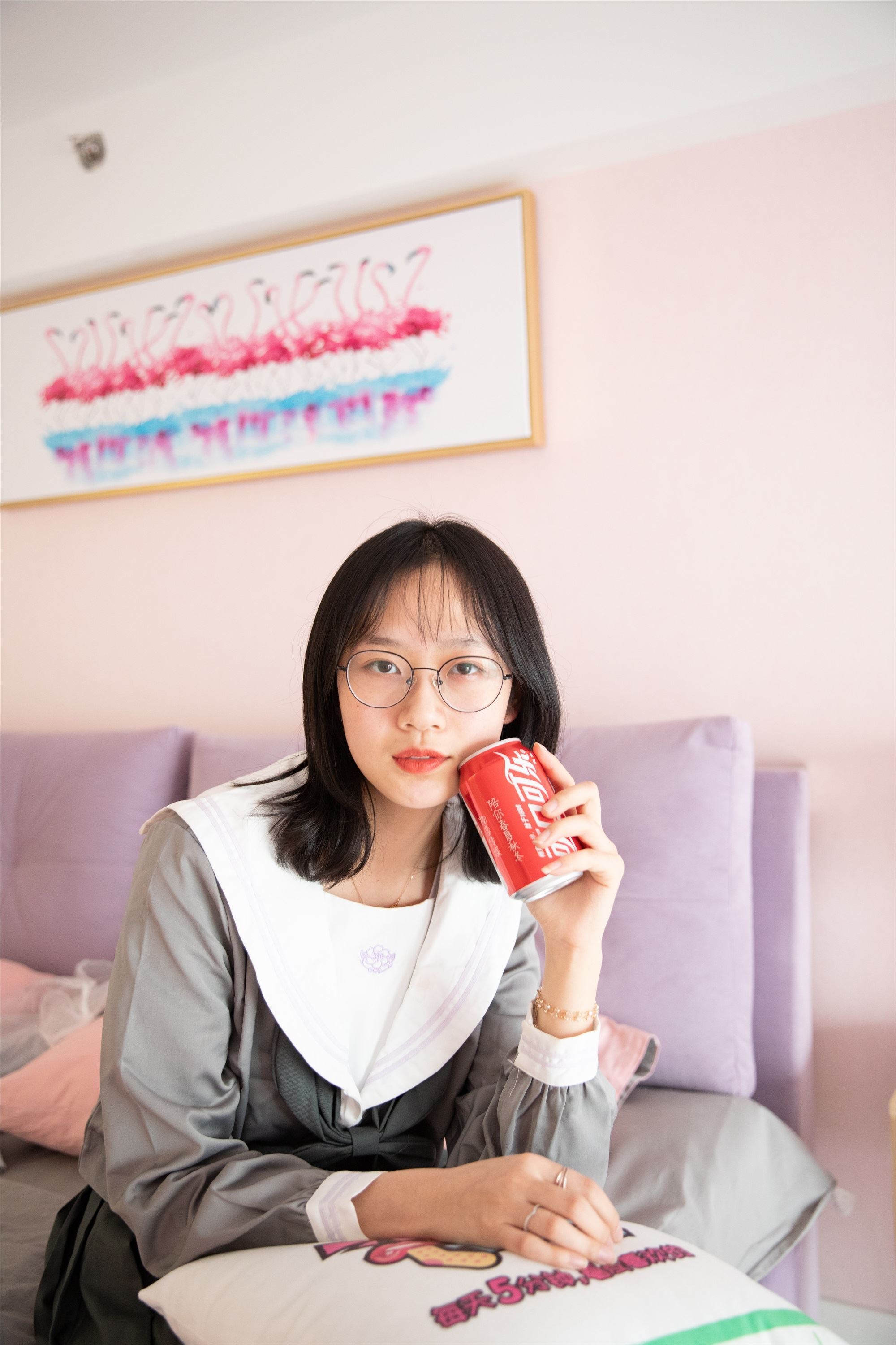 物恋传媒 No.112 落落-荷叶边加白色高筒袜，卡哇伊