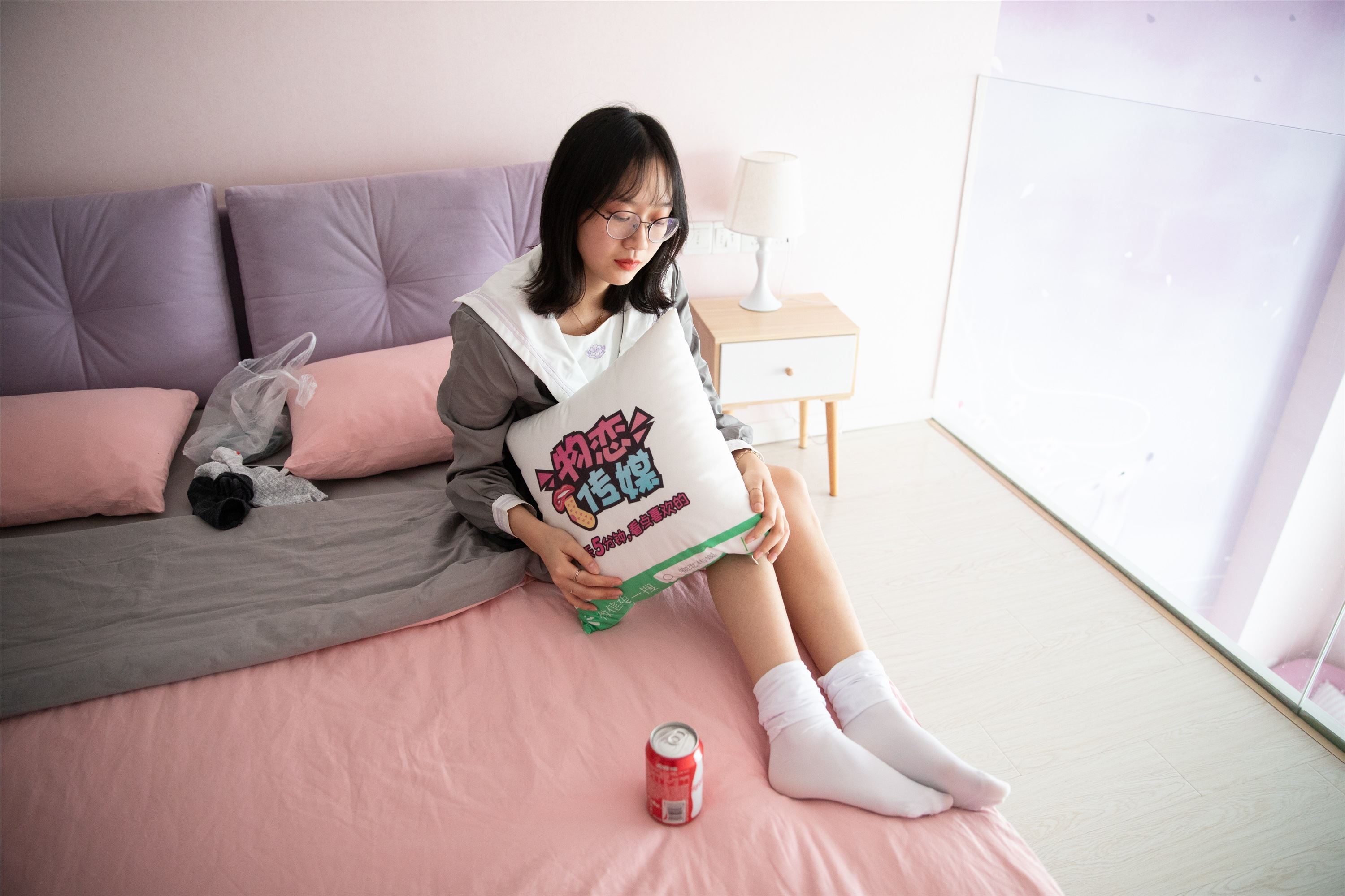 物恋传媒 No.112 落落-荷叶边加白色高筒袜，卡哇伊